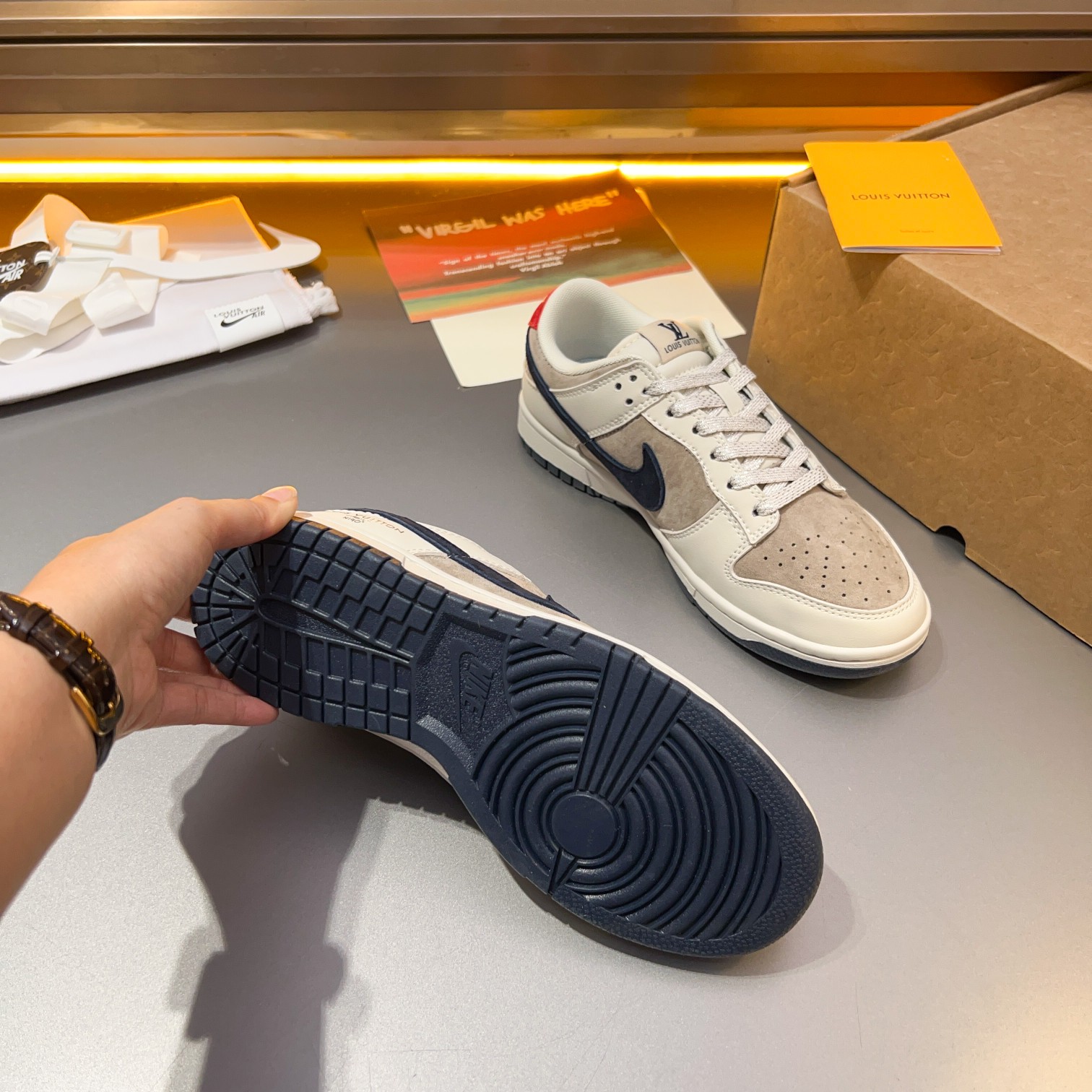 L.v* X nike de marca compartida están confeccionadas en piel de vacuno con cabeza empalmada con orig