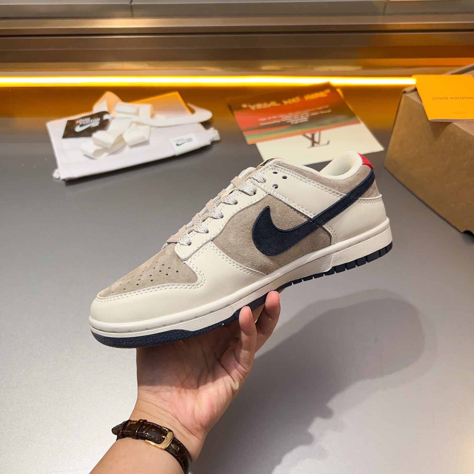 L.v* X nike de marca compartida están confeccionadas en piel de vacuno con cabeza empalmada con orig