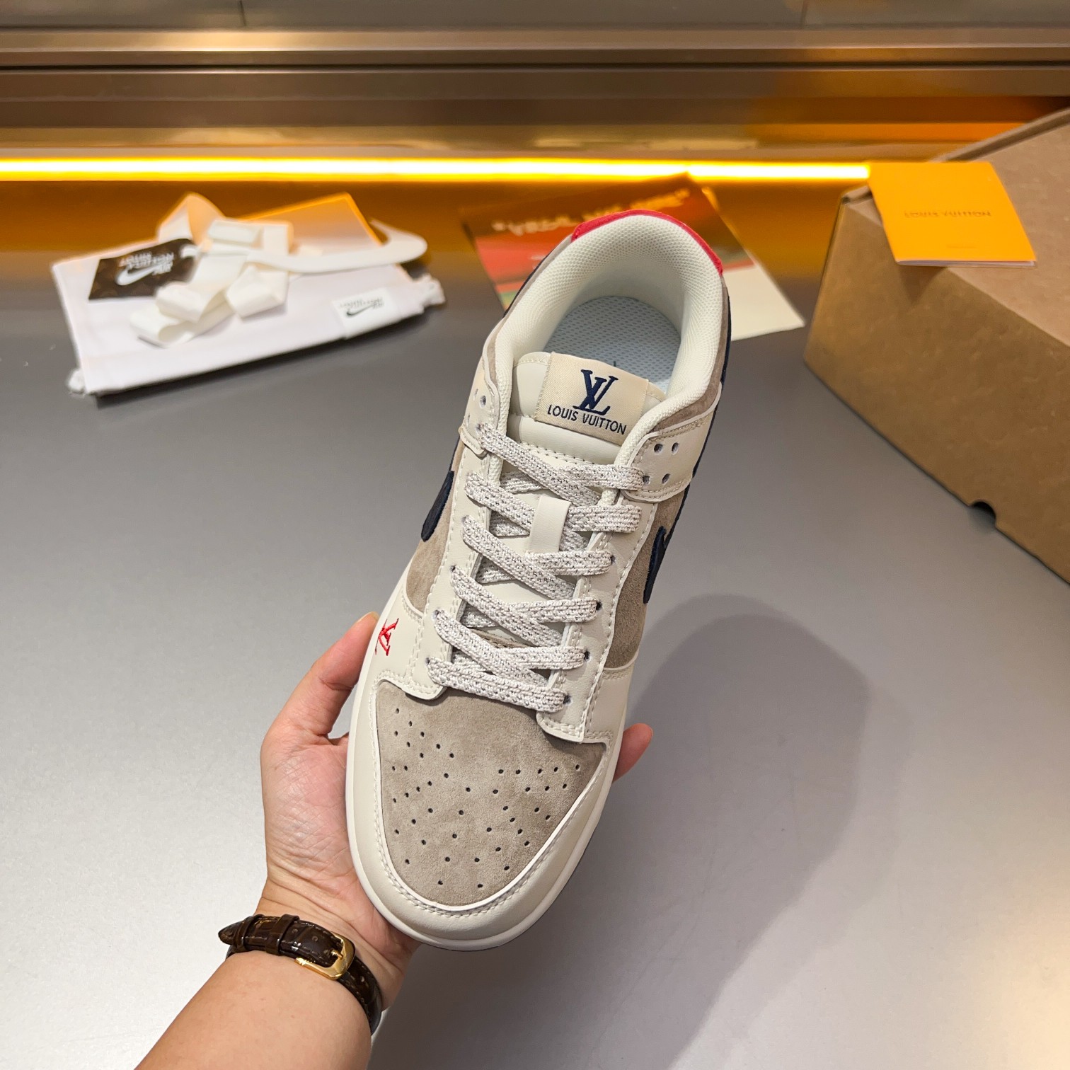 L.v* X nike de marca compartida están confeccionadas en piel de vacuno con cabeza empalmada con orig