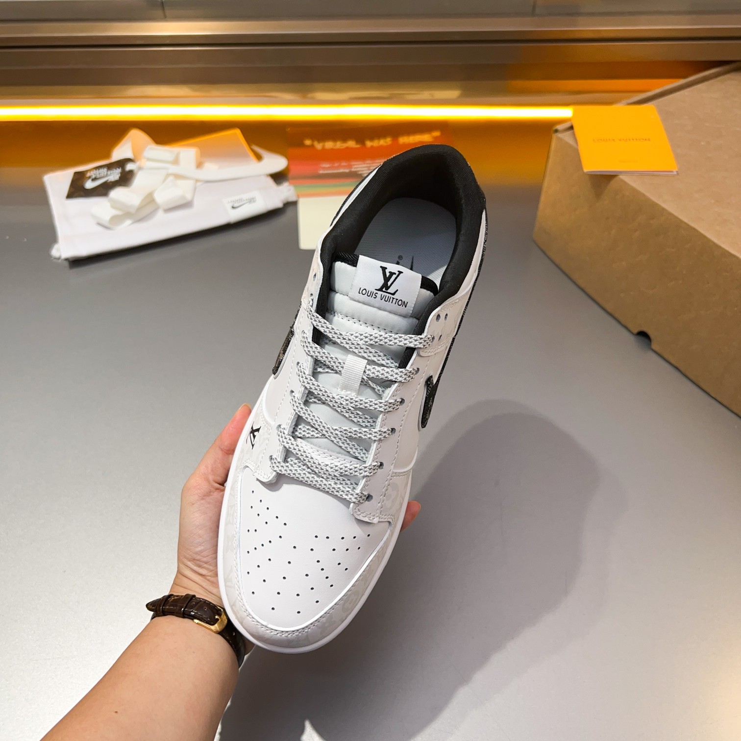 L.v* X nike de marca compartida están confeccionadas en piel de vacuno con cabeza empalmada con orig