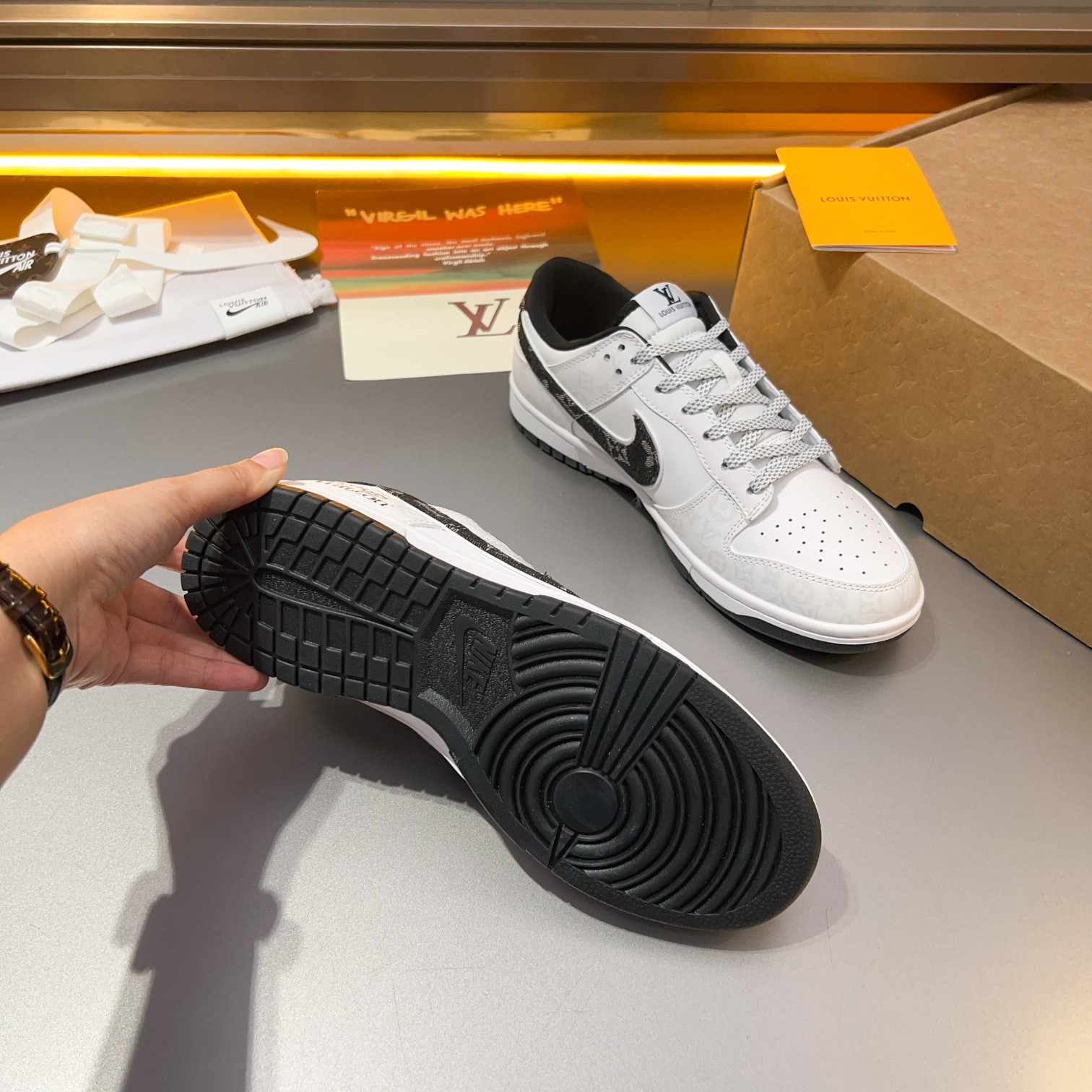 L.v* X nike de marca compartida están confeccionadas en piel de vacuno con cabeza empalmada con orig