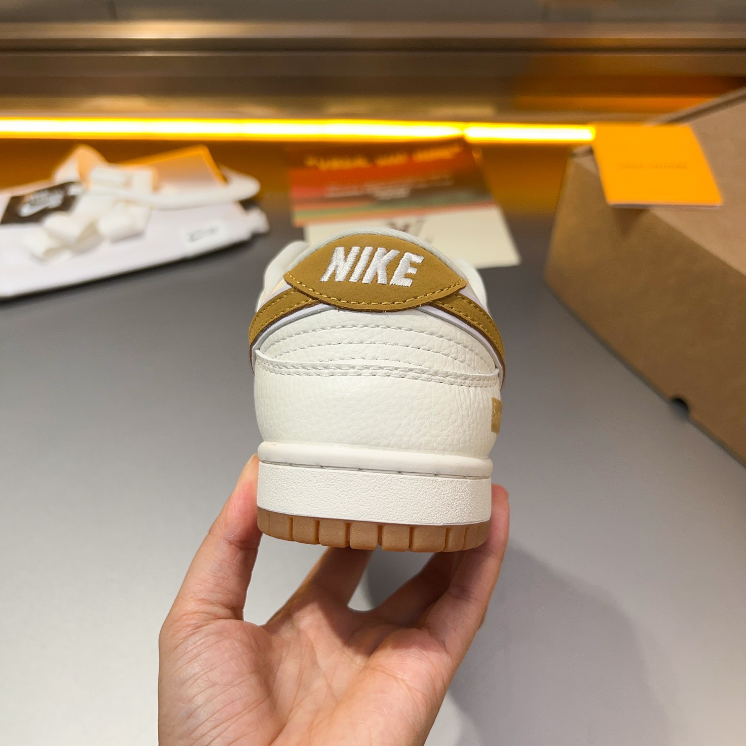L.v* X nike de marca compartida están confeccionadas en piel de vacuno con cabeza empalmada con orig