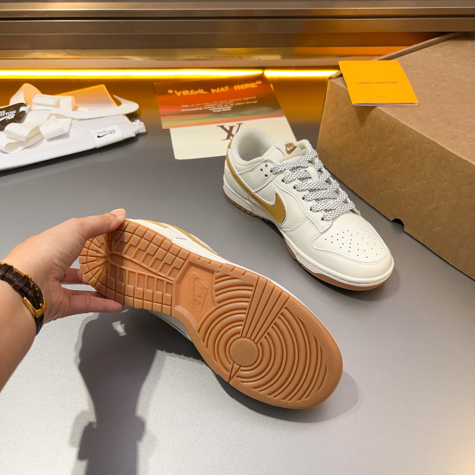 L.v* X nike de marca compartida están confeccionadas en piel de vacuno con cabeza empalmada con orig
