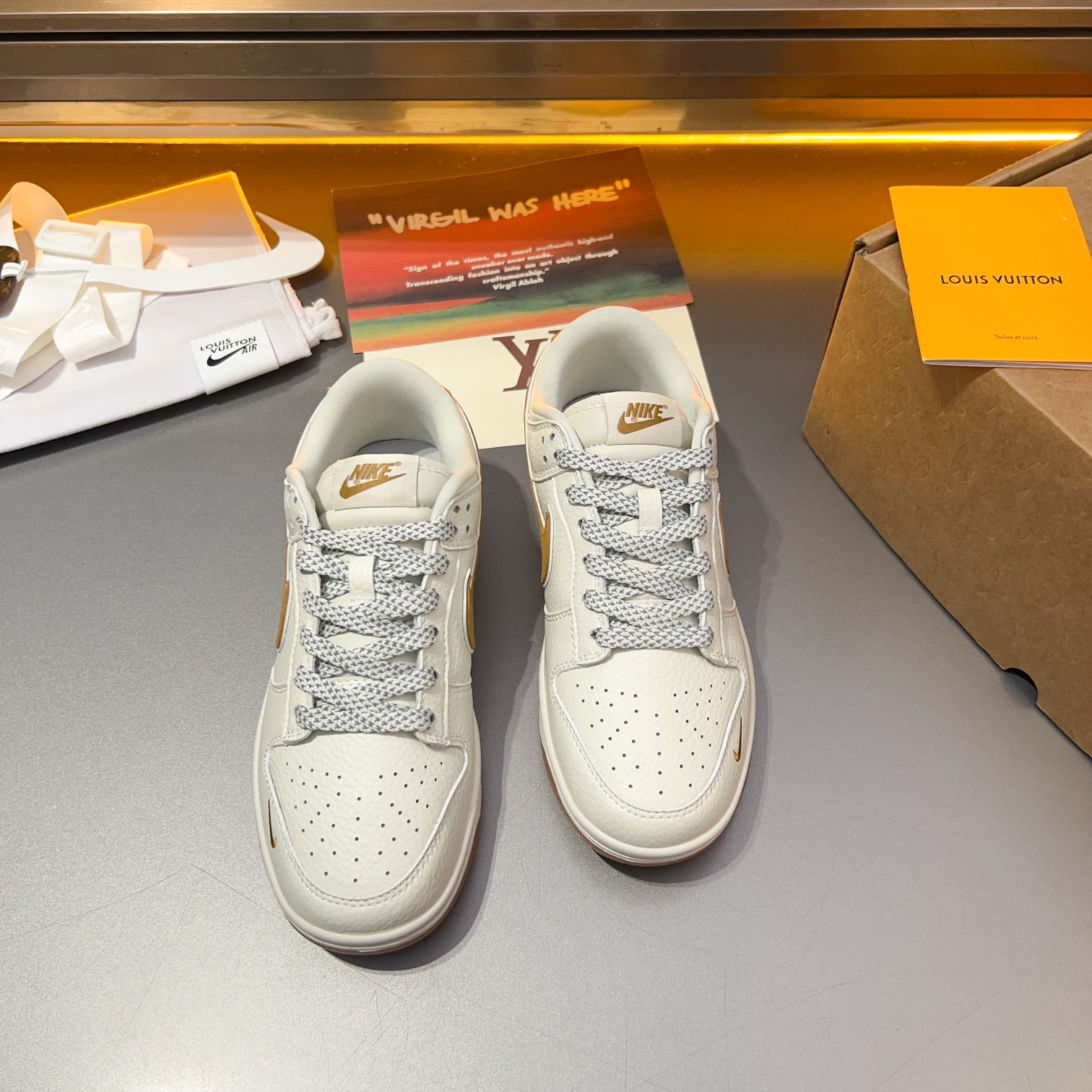 L.v* X nike de marca compartida están confeccionadas en piel de vacuno con cabeza empalmada con orig