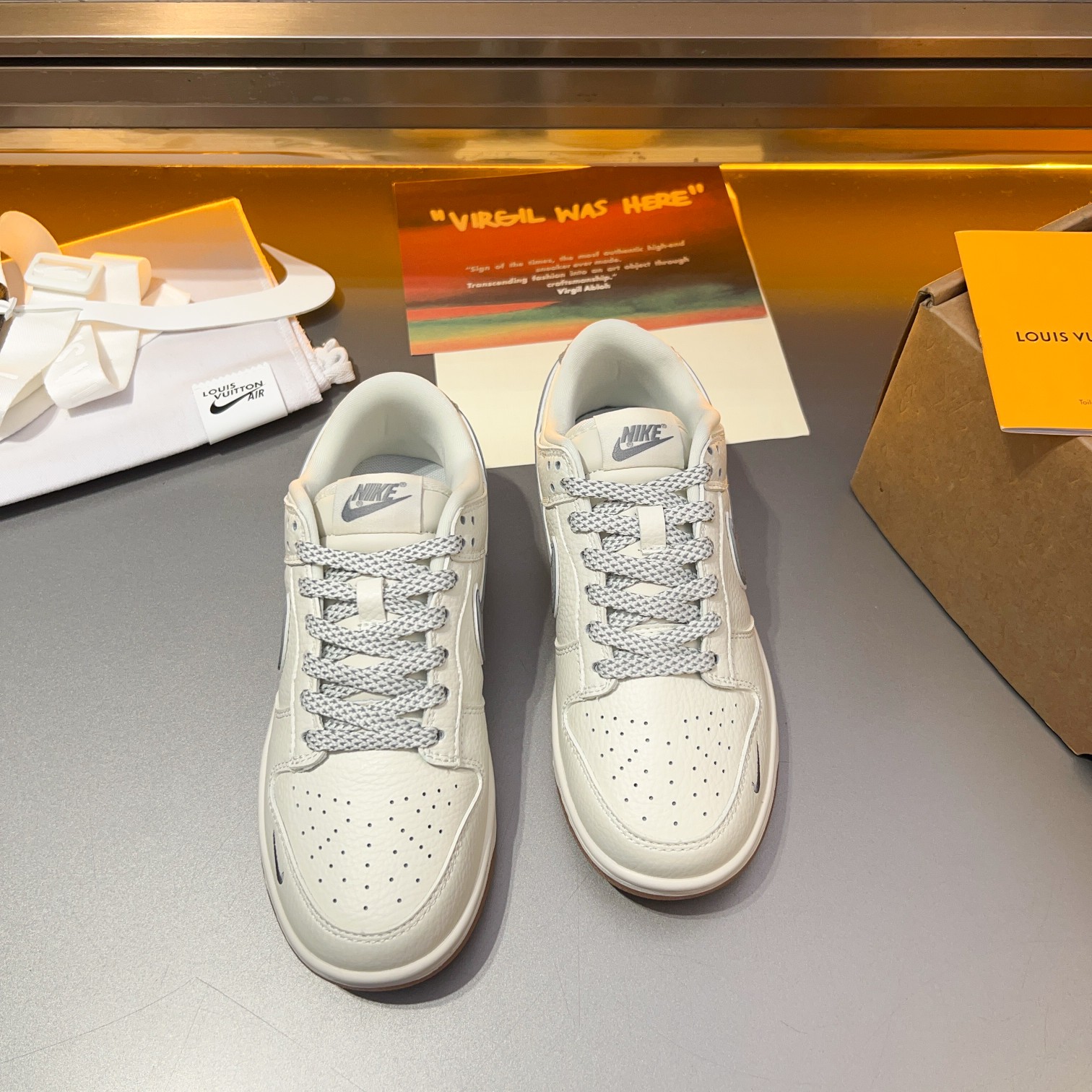 L.v* X nike de marca compartida están confeccionadas en piel de vacuno con cabeza empalmada con orig