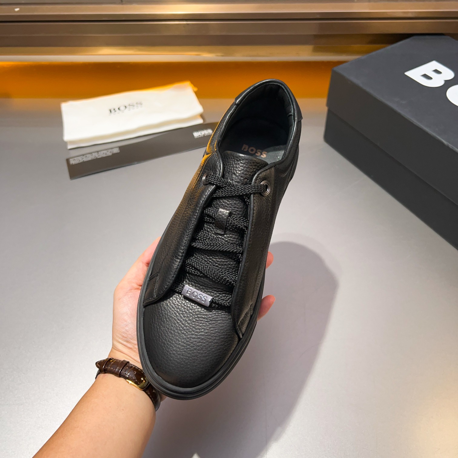 BOS* - Hugo Boss. Marca alemana de gama alta. Contra sincronizado nuevo, de lujo de gama alta de dis