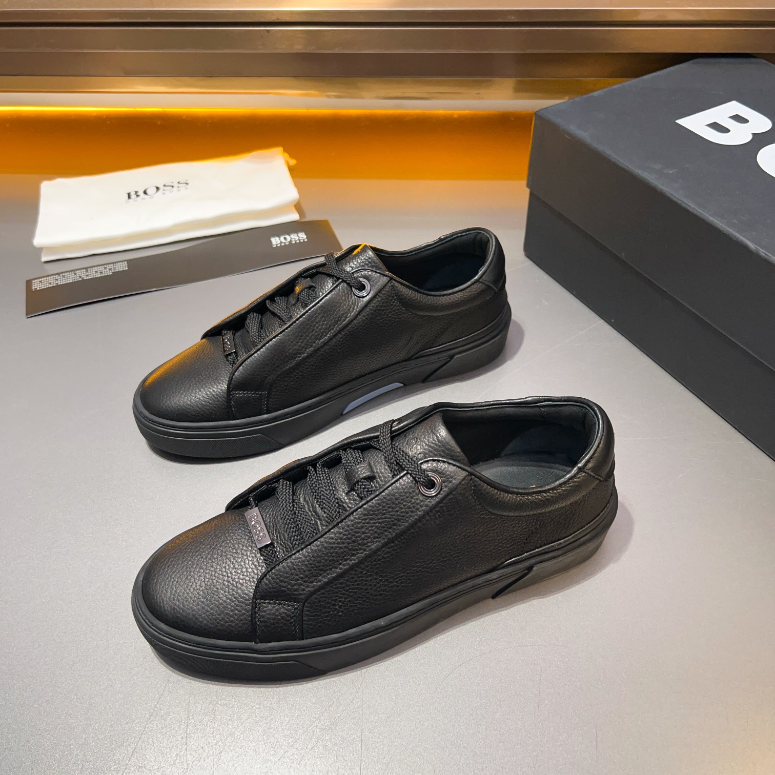 BOS* - Hugo Boss. Marca alemana de gama alta. Contra sincronizado nuevo, de lujo de gama alta de dis