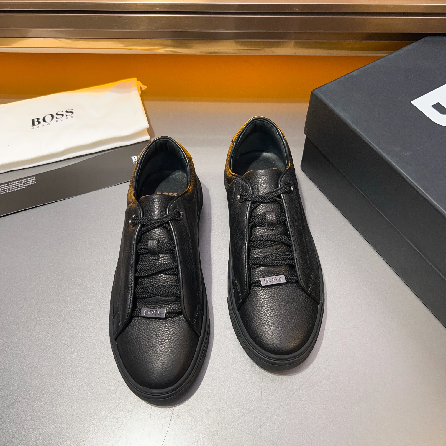 BOS* - Hugo Boss. Marca alemana de gama alta. Contra sincronizado nuevo, de lujo de gama alta de dis