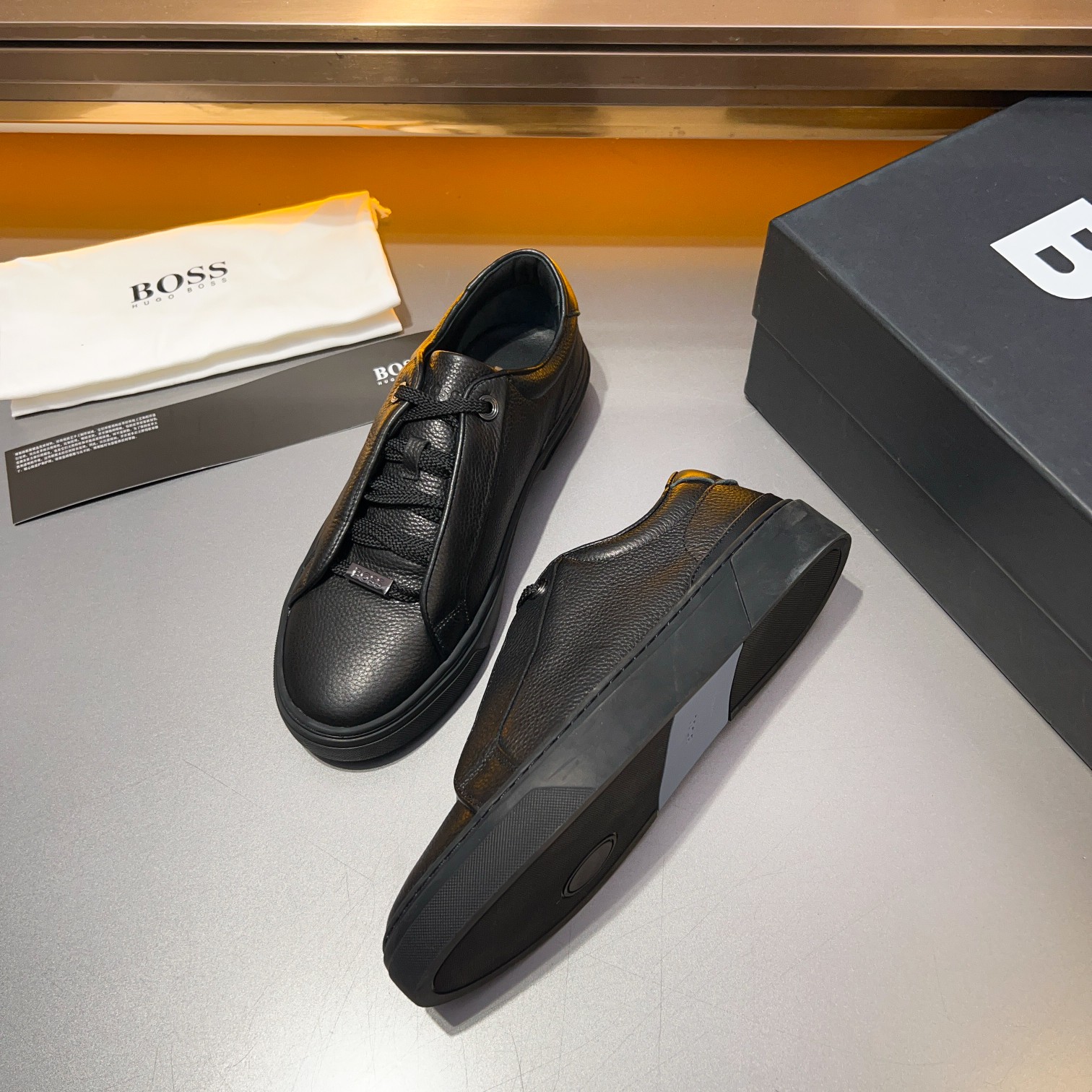 BOS* - Hugo Boss. Marca alemana de gama alta. Contra sincronizado nuevo, de lujo de gama alta de dis