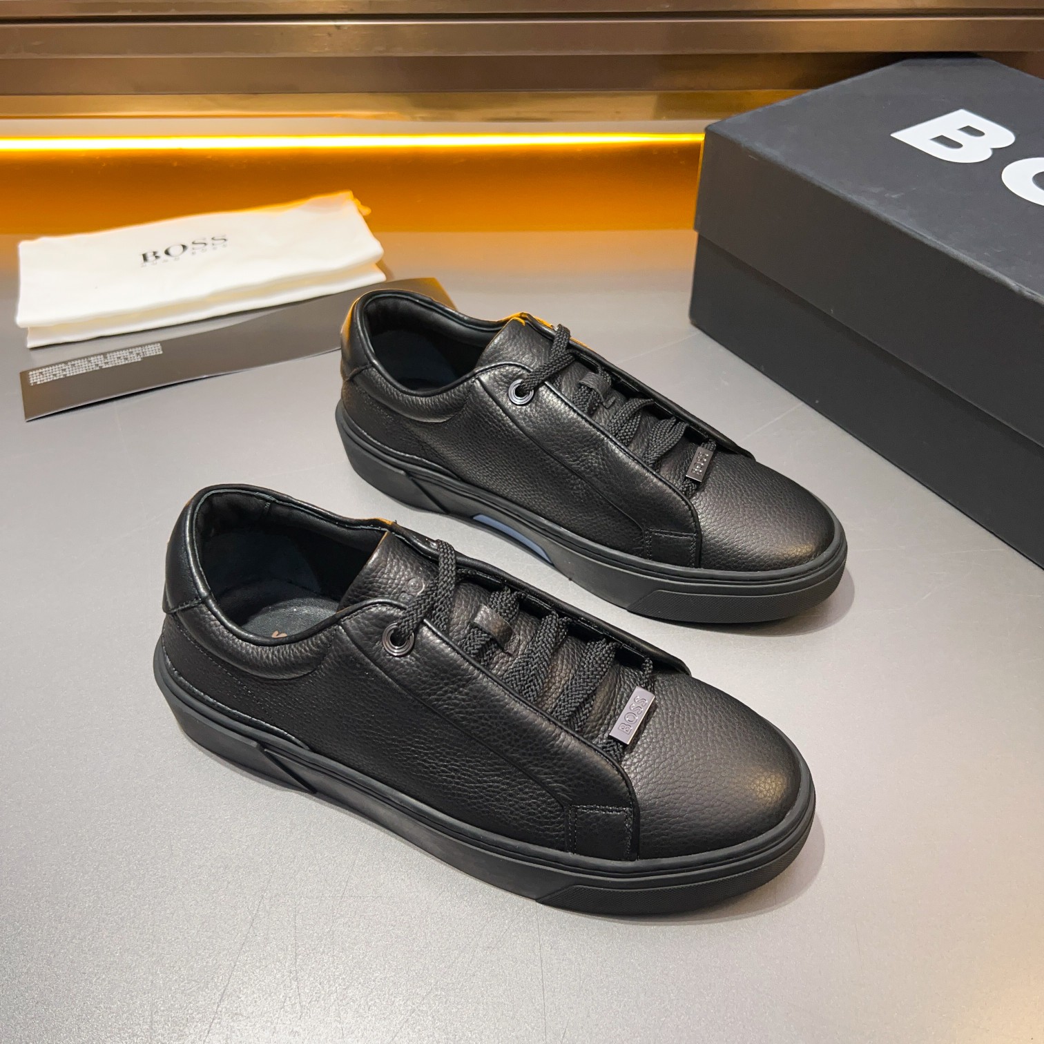BOS* - Hugo Boss. Marca alemana de gama alta. Contra sincronizado nuevo, de lujo de gama alta de dis