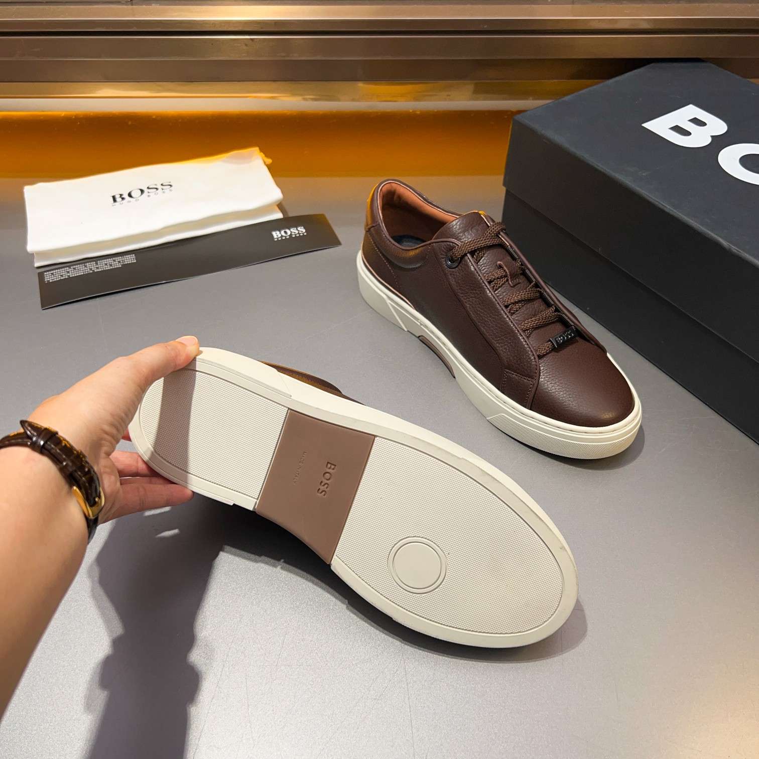 BOS* - Hugo Boss. Marca alemana de gama alta. Contra sincronizado nuevo, de lujo de gama alta de dis