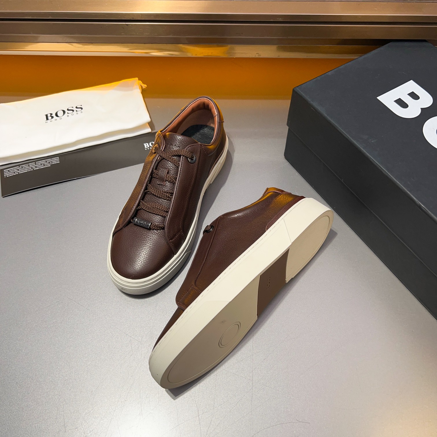 BOS* - Hugo Boss. Marca alemana de gama alta. Contra sincronizado nuevo, de lujo de gama alta de dis