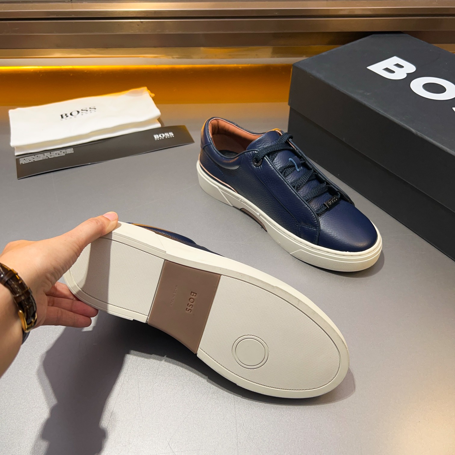 BOS* - Hugo Boss. Marca alemana de gama alta. Contra sincronizado nuevo, de lujo de gama alta de dis