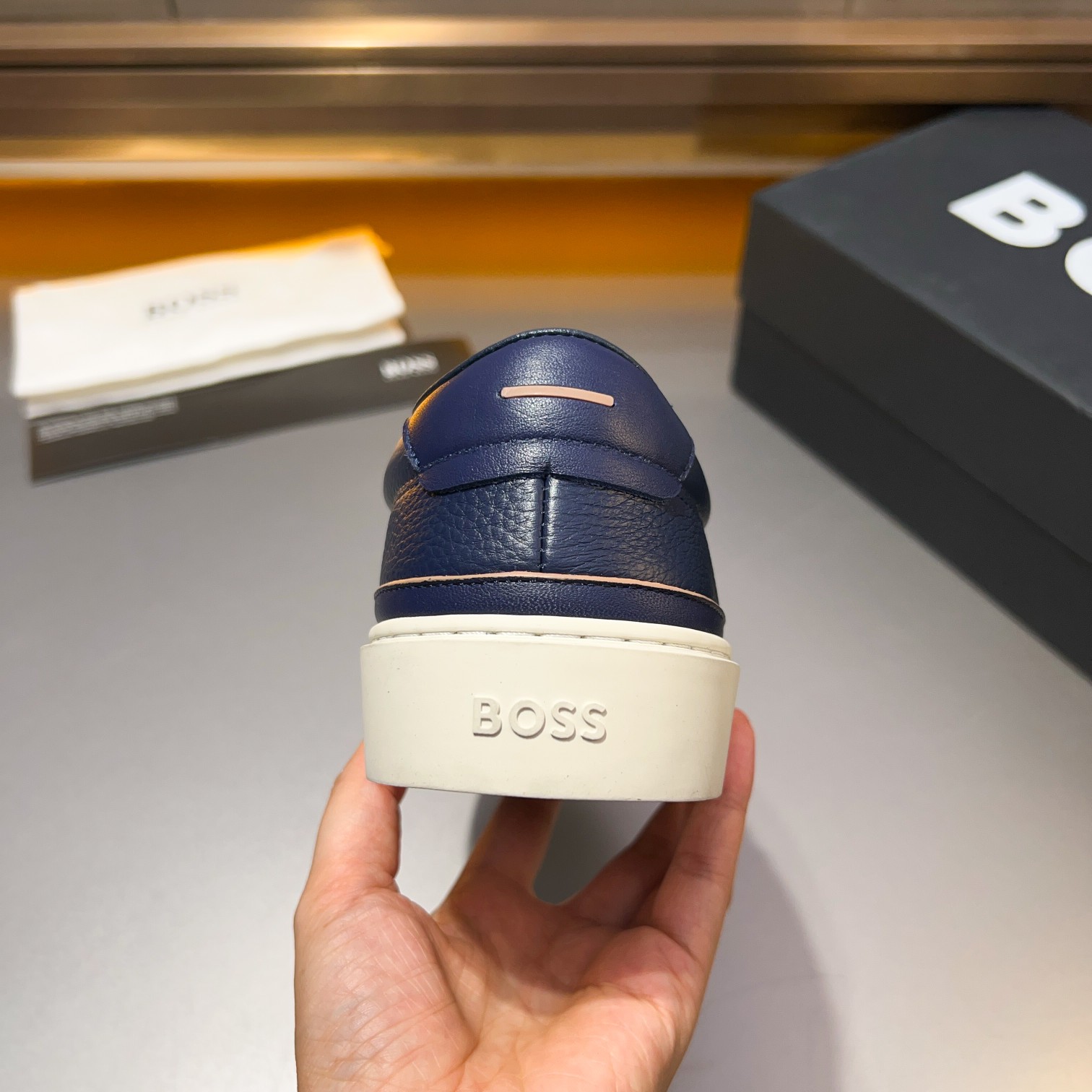BOS* - Hugo Boss. Marca alemana de gama alta. Contra sincronizado nuevo, de lujo de gama alta de dis