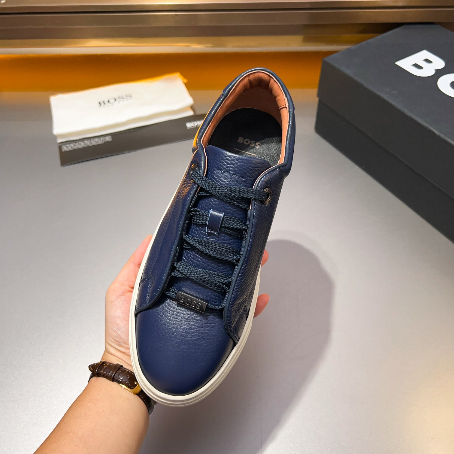 BOS* - Hugo Boss. Marca alemana de gama alta. Contra sincronizado nuevo, de lujo de gama alta de dis