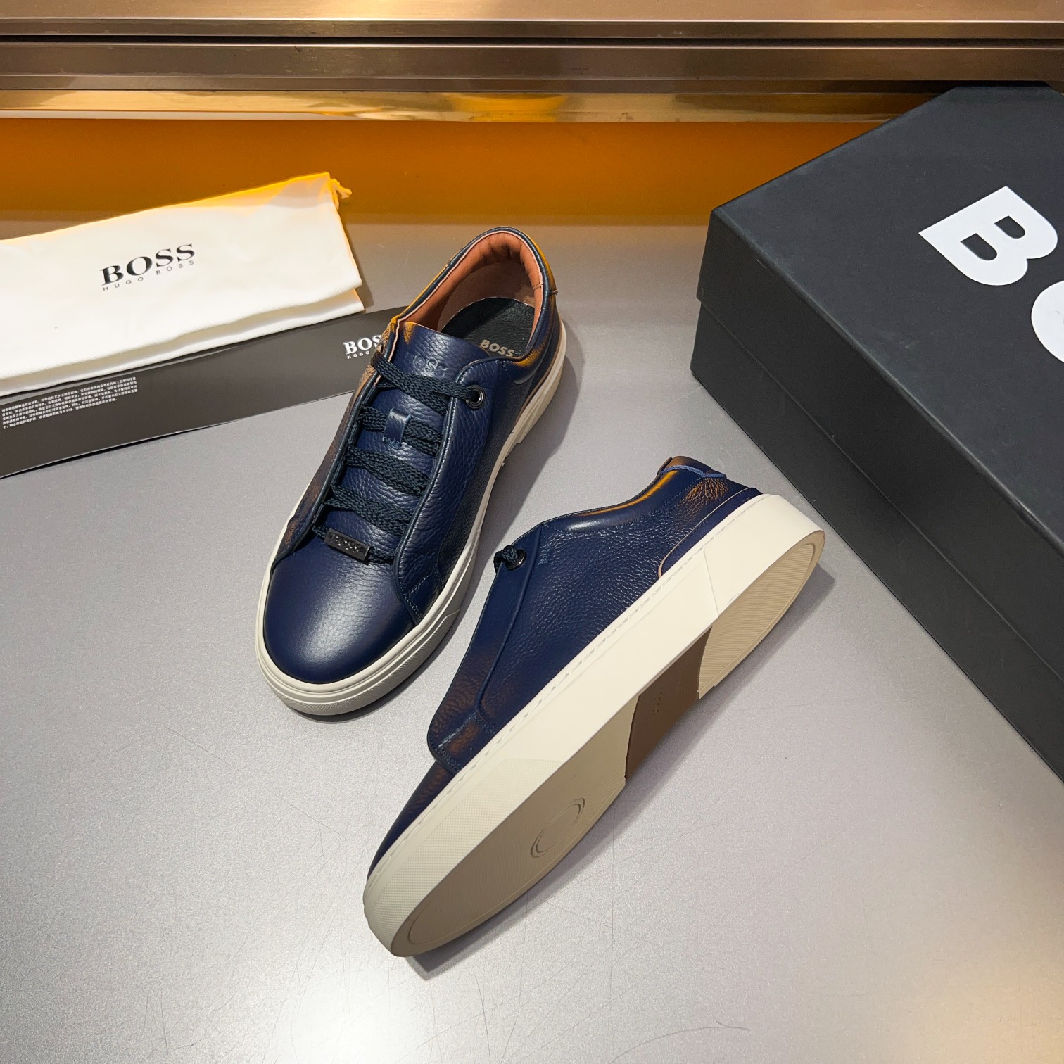 BOS* - Hugo Boss. Marca alemana de gama alta. Contra sincronizado nuevo, de lujo de gama alta de dis