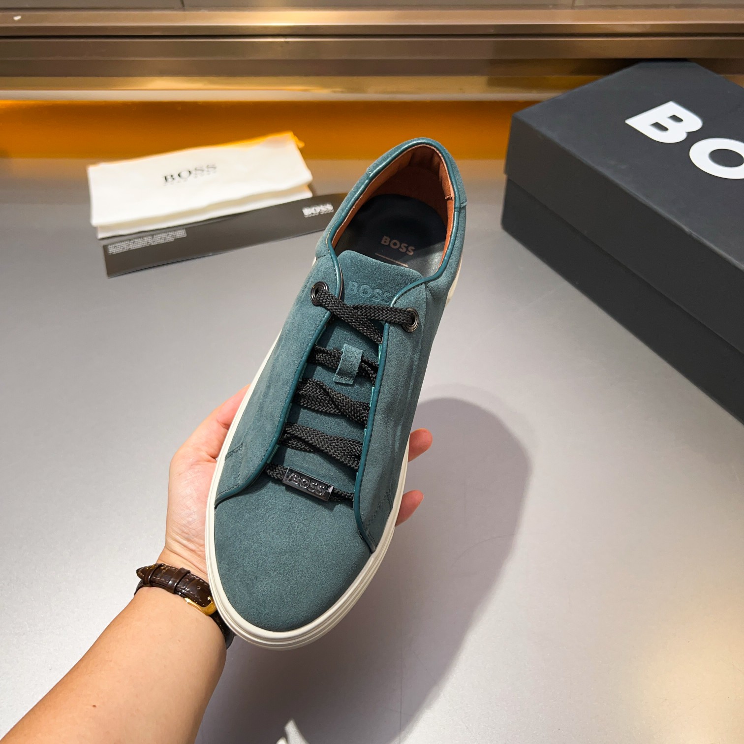 BOS* - Hugo Boss. Marca alemana de gama alta. Contra sincronizado nuevo, de lujo de gama alta de dis