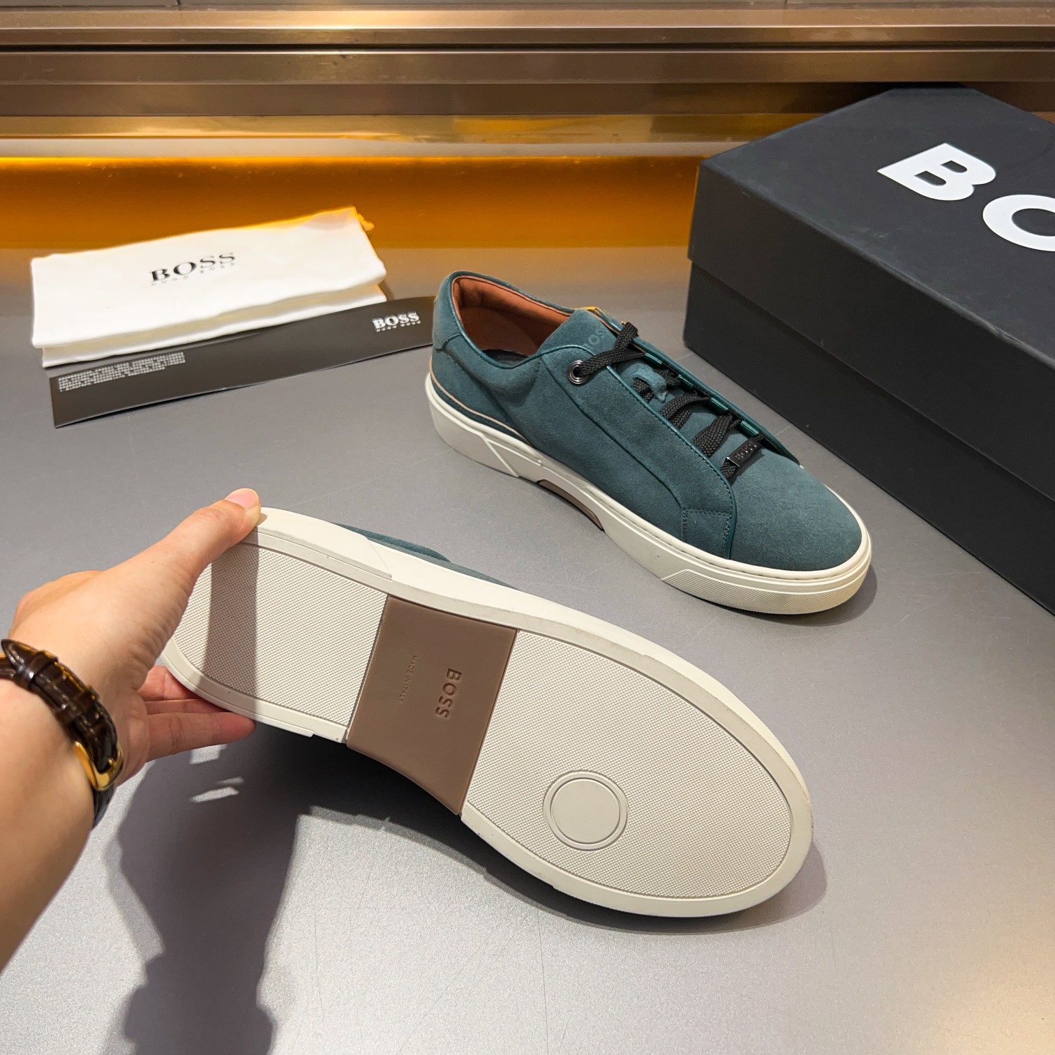 BOS* - Hugo Boss. Marca alemana de gama alta. Contra sincronizado nuevo, de lujo de gama alta de dis