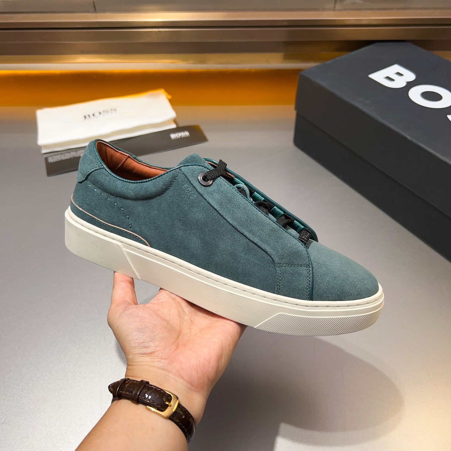 BOS* - Hugo Boss. Marca alemana de gama alta. Contra sincronizado nuevo, de lujo de gama alta de dis