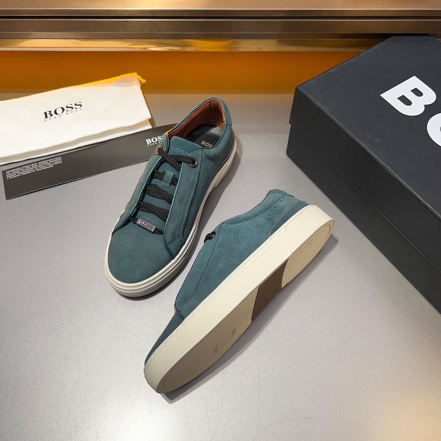BOS* - Hugo Boss. Marca alemana de gama alta. Contra sincronizado nuevo, de lujo de gama alta de dis