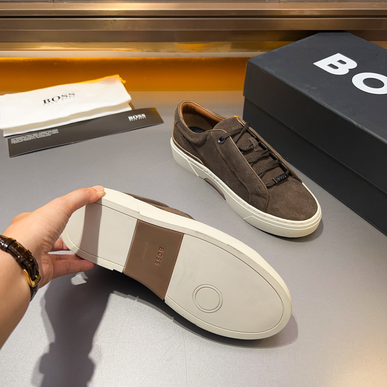 BOS* - Hugo Boss. Marca alemana de gama alta. Contra sincronizado nuevo, de lujo de gama alta de dis