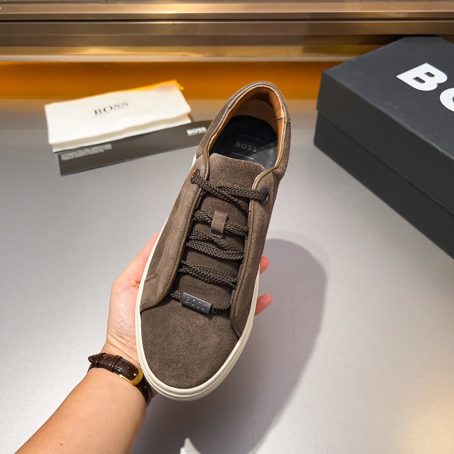 BOS* - Hugo Boss. Marca alemana de gama alta. Contra sincronizado nuevo, de lujo de gama alta de dis