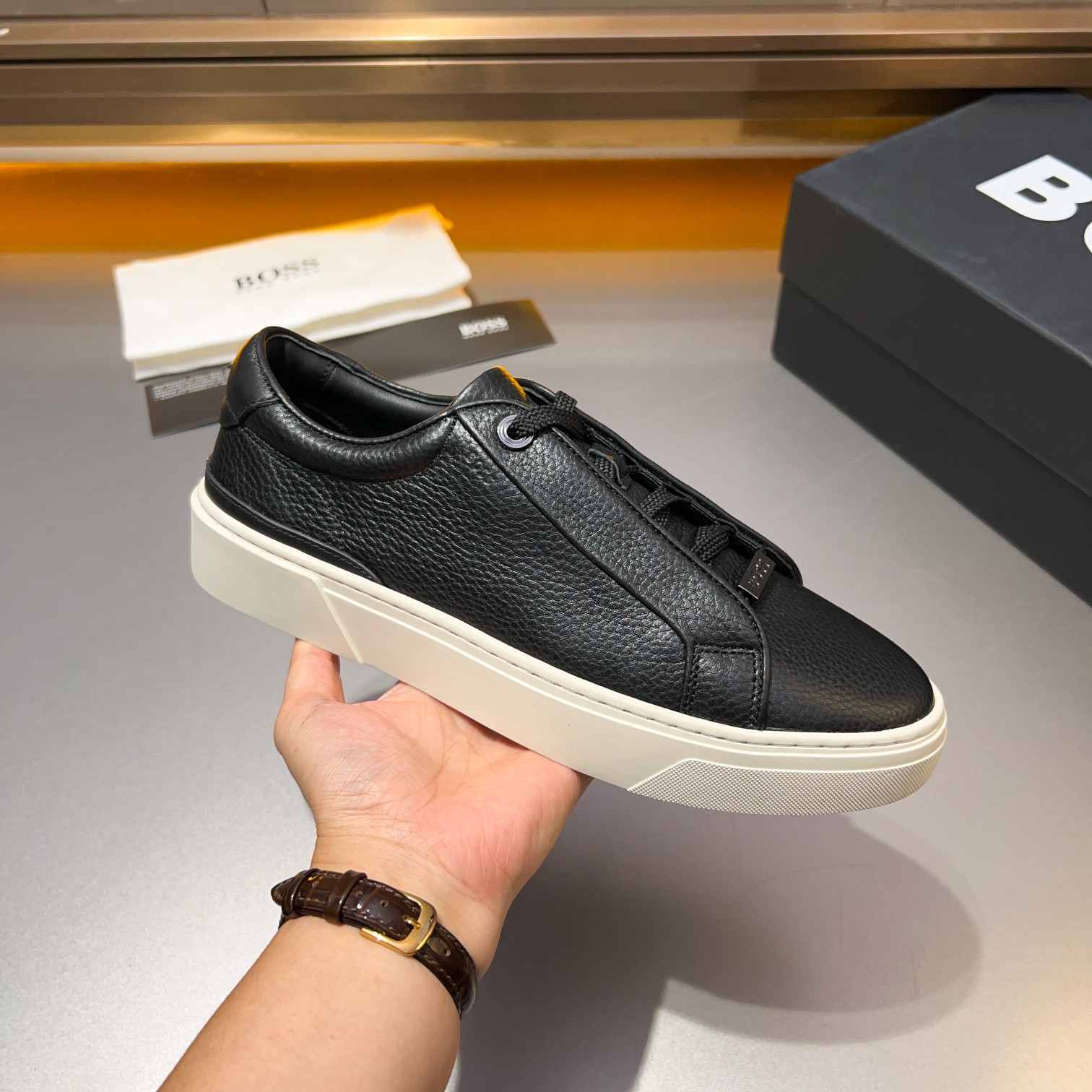 BOS* - Hugo Boss. Marca alemana de gama alta. Contra sincronizado nuevo, de lujo de gama alta de dis