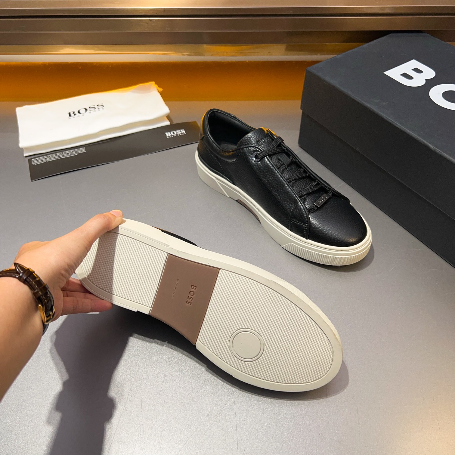 BOS* - Hugo Boss. Marca alemana de gama alta. Contra sincronizado nuevo, de lujo de gama alta de dis