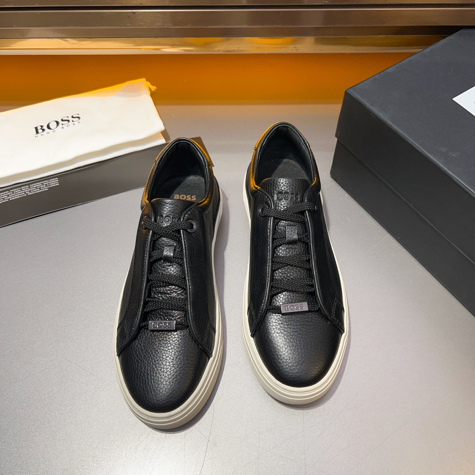BOS* - Hugo Boss. Marca alemana de gama alta. Contra sincronizado nuevo, de lujo de gama alta de dis