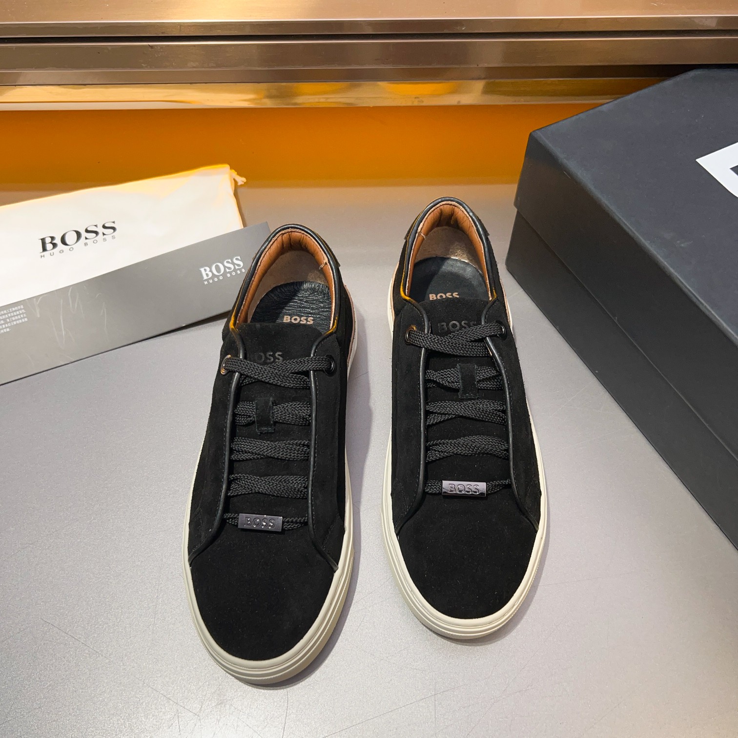 BOS* - Hugo Boss. Marca alemana de gama alta. Contra sincronizado nuevo, de lujo de gama alta de dis
