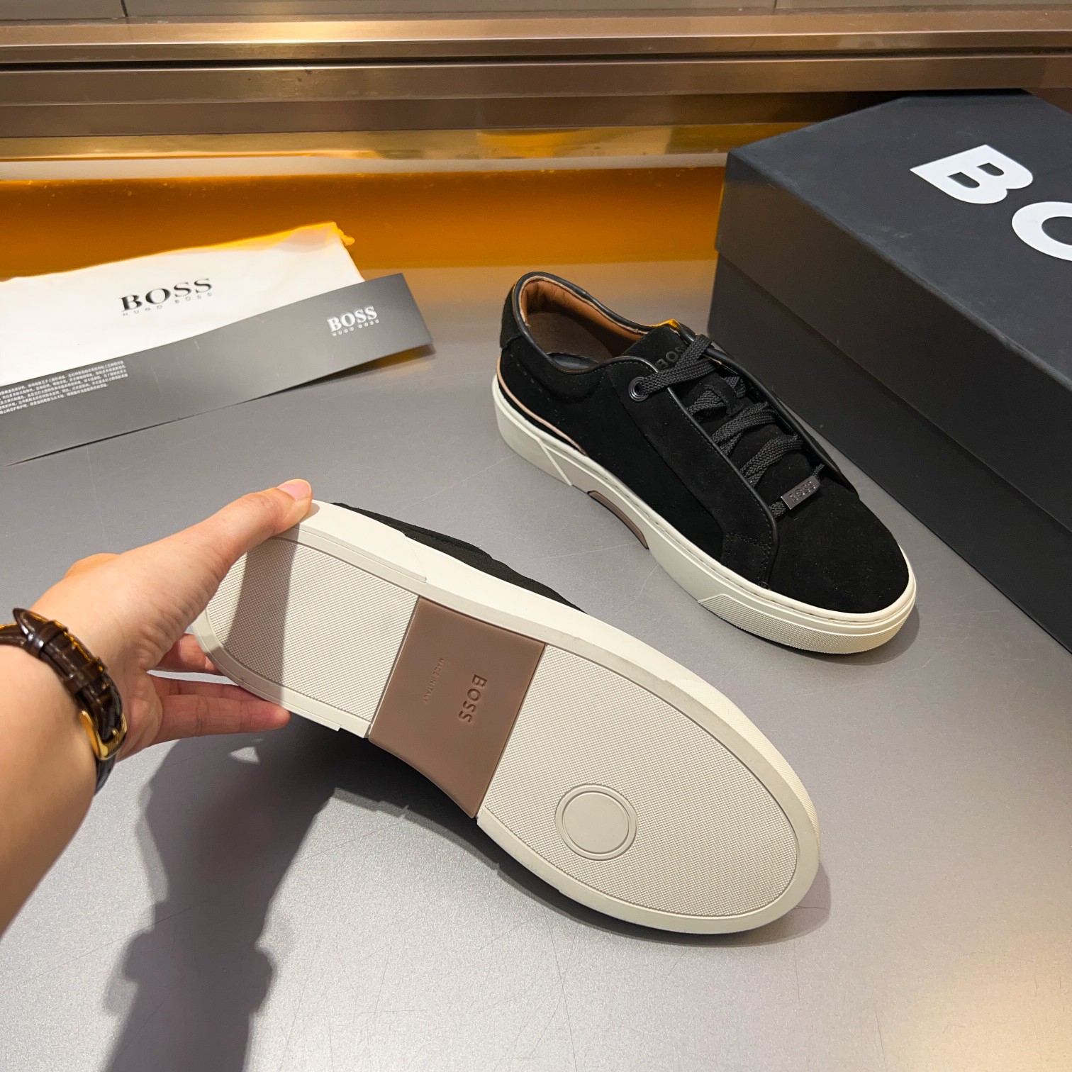 BOS* - Hugo Boss. Marca alemana de gama alta. Contra sincronizado nuevo, de lujo de gama alta de dis