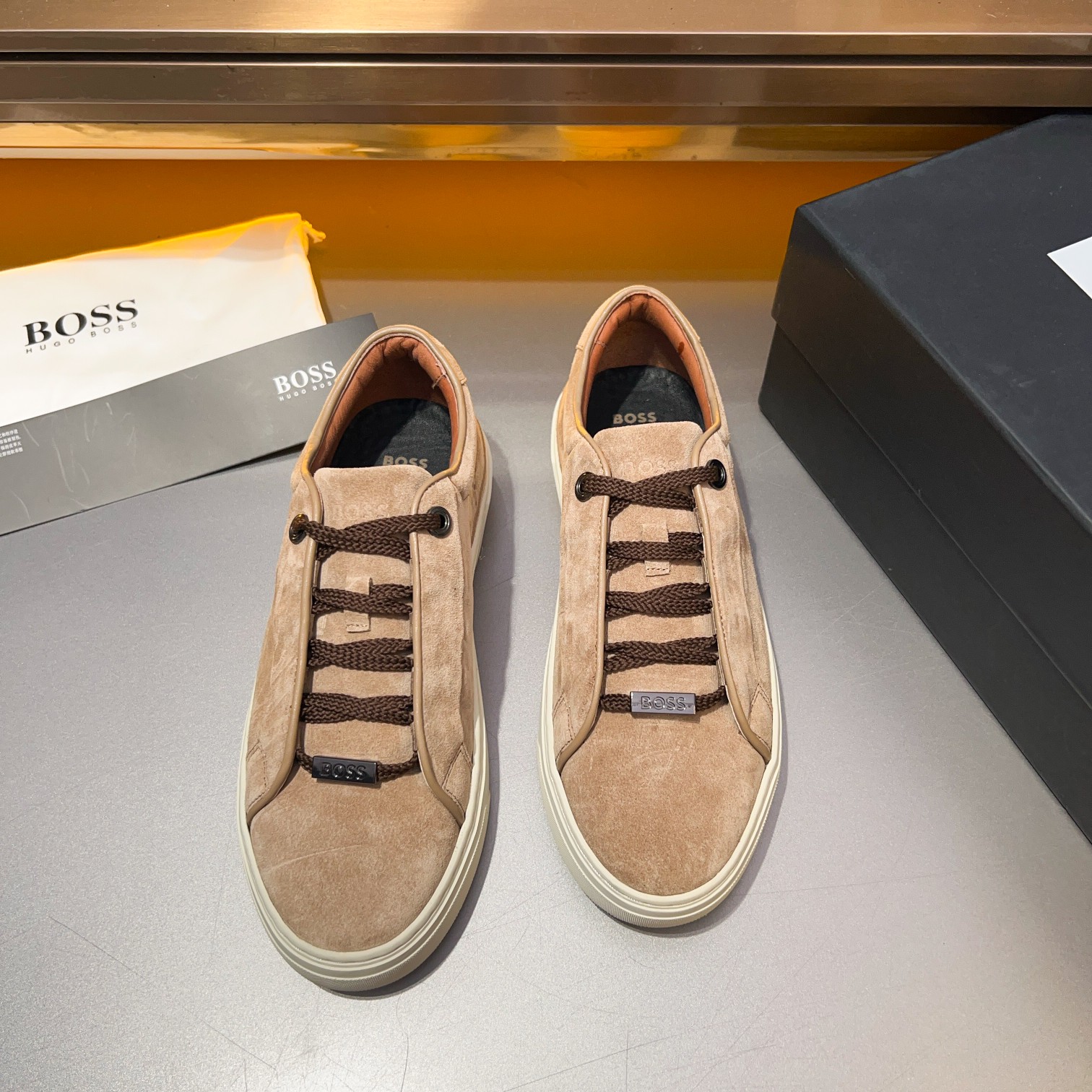 BOS* - Hugo Boss. Marca alemana de gama alta. Contra sincronizado nuevo, de lujo de gama alta de dis