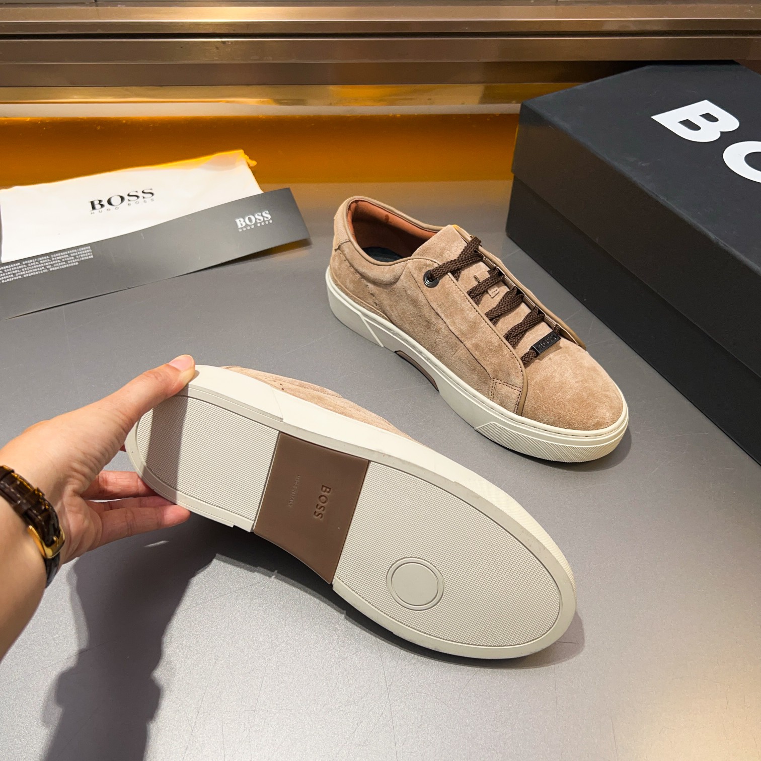 BOS* - Hugo Boss. Marca alemana de gama alta. Contra sincronizado nuevo, de lujo de gama alta de dis