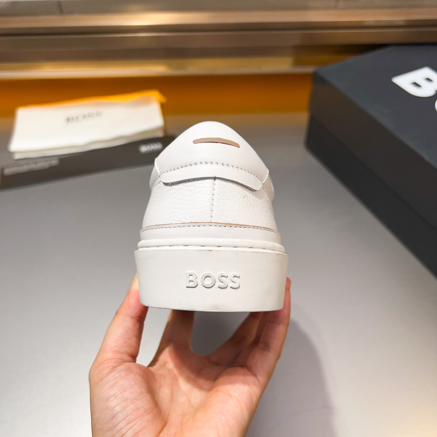 BOS* - Hugo Boss. Marca alemana de gama alta. Contra sincronizado nuevo, de lujo de gama alta de dis