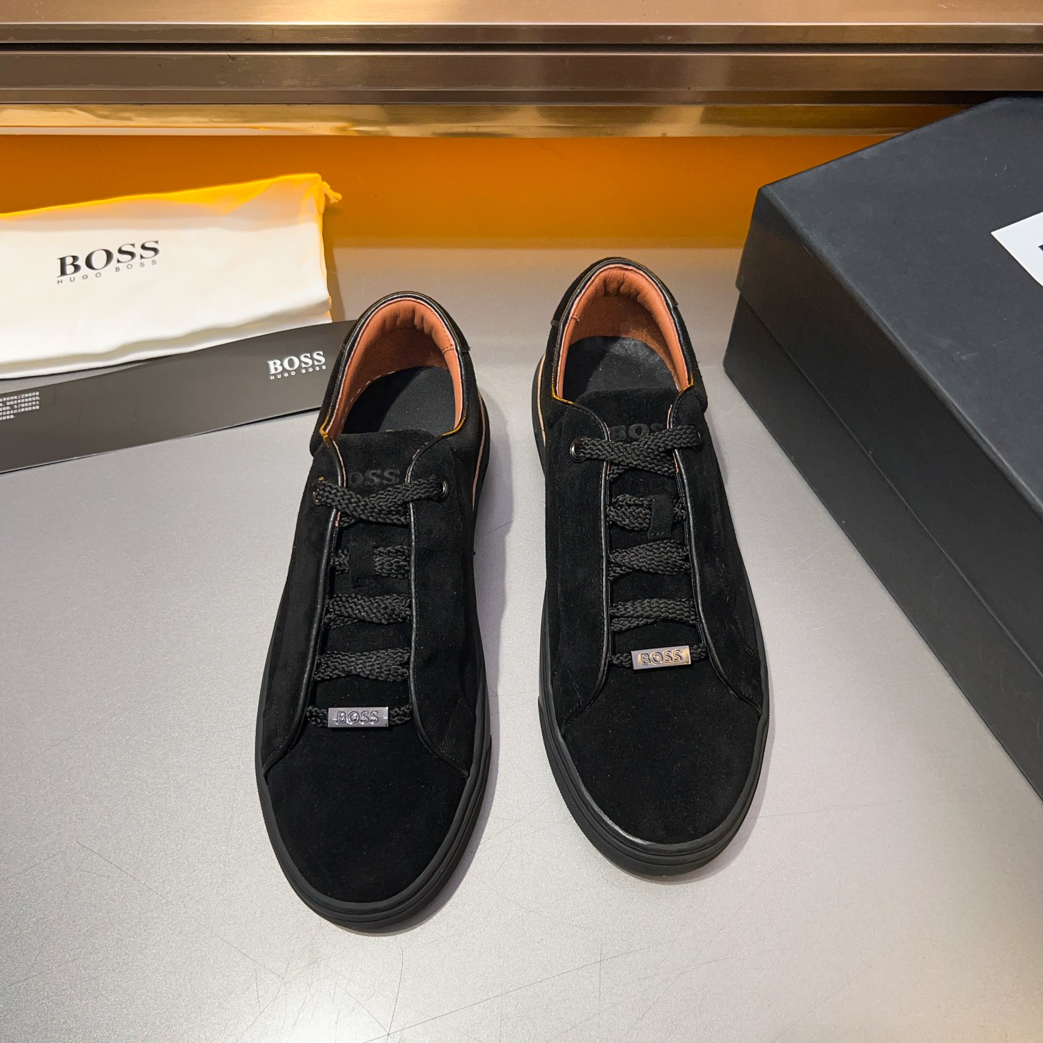 BOS* - Hugo Boss. Marca alemana de gama alta. Contra sincronizado nuevo, de lujo de gama alta de dis