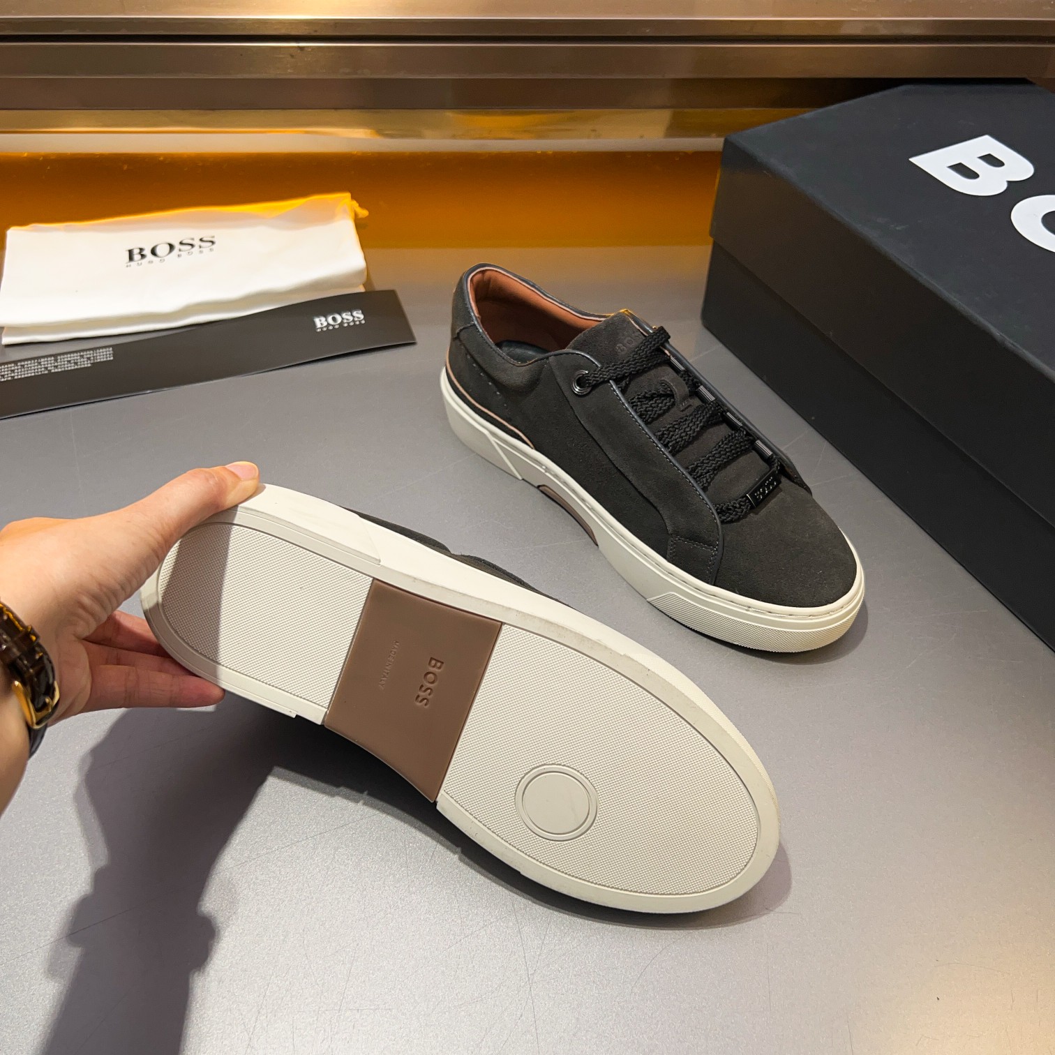 BOS* - Hugo Boss. Marca alemana de gama alta. Contra sincronizado nuevo, de lujo de gama alta de dis