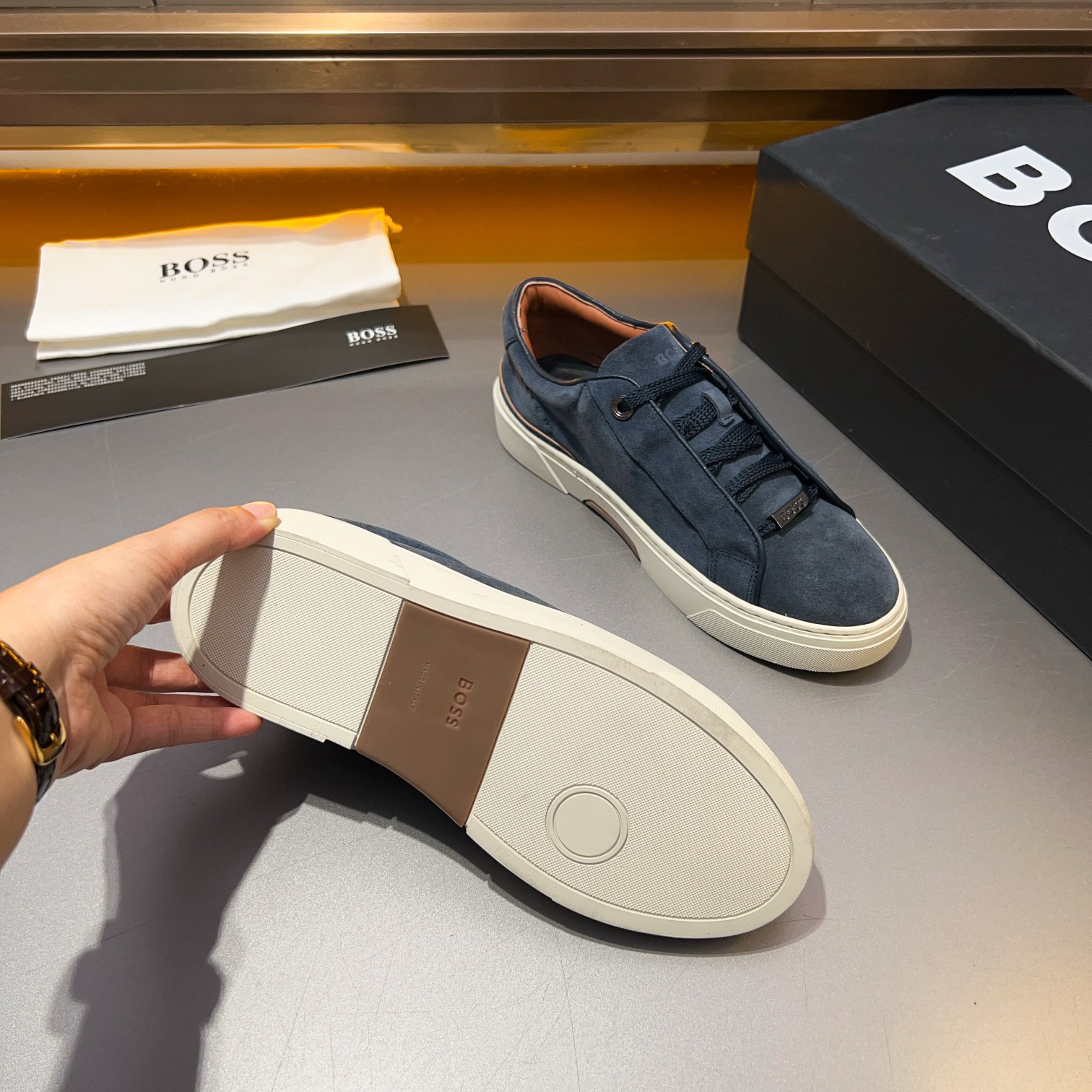 BOS* - Hugo Boss. Marca alemana de gama alta. Contra sincronizado nuevo, de lujo de gama alta de dis