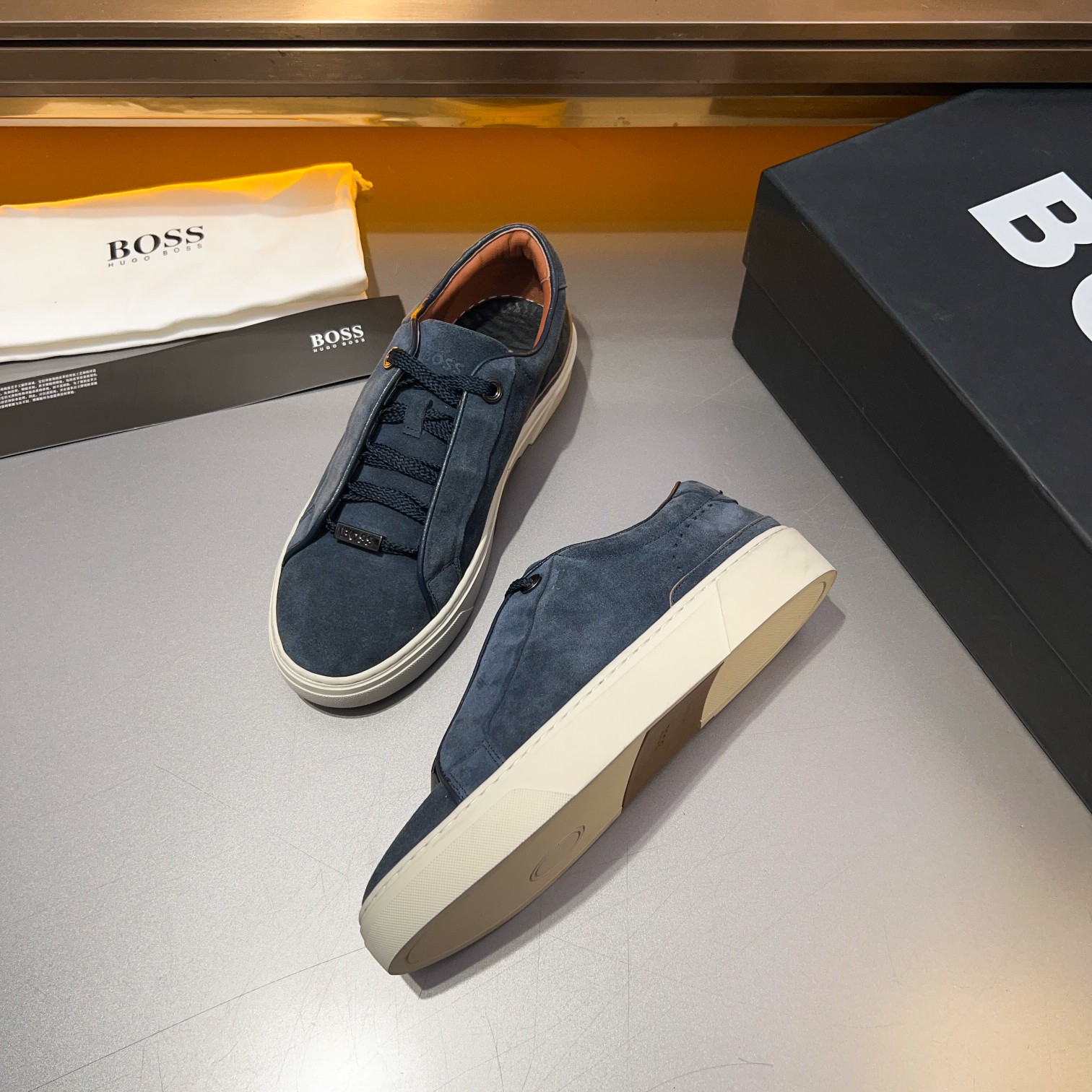 BOS* - Hugo Boss. Marca alemana de gama alta. Contra sincronizado nuevo, de lujo de gama alta de dis
