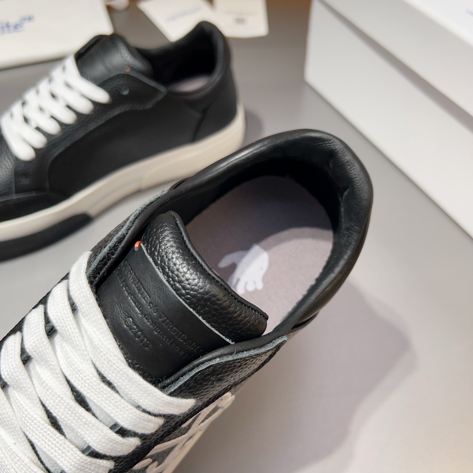 Off-White nuevas zapatillas deportivas con cordones y bloques de color, parte superior de piel de te