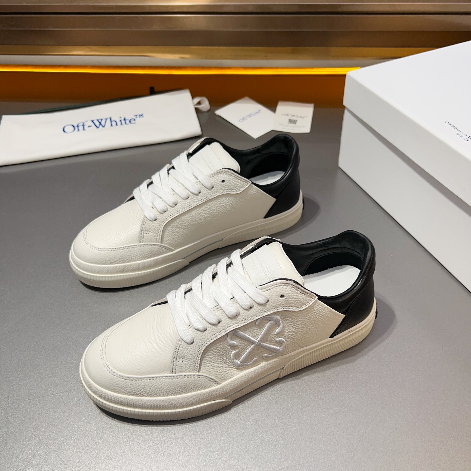 Off-White nuevas zapatillas deportivas con cordones y bloques de color, parte superior de piel de te
