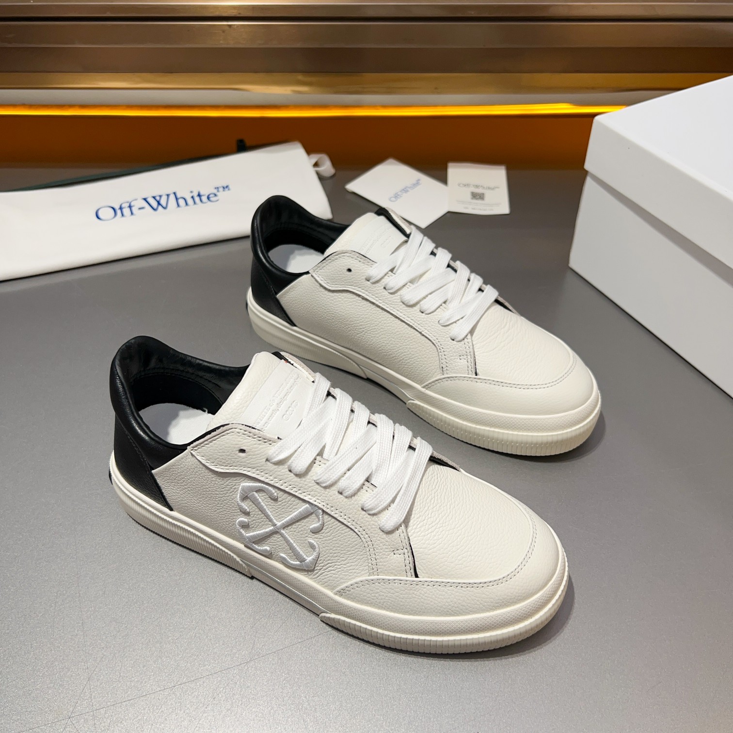 Off-White nuevas zapatillas deportivas con cordones y bloques de color, parte superior de piel de te