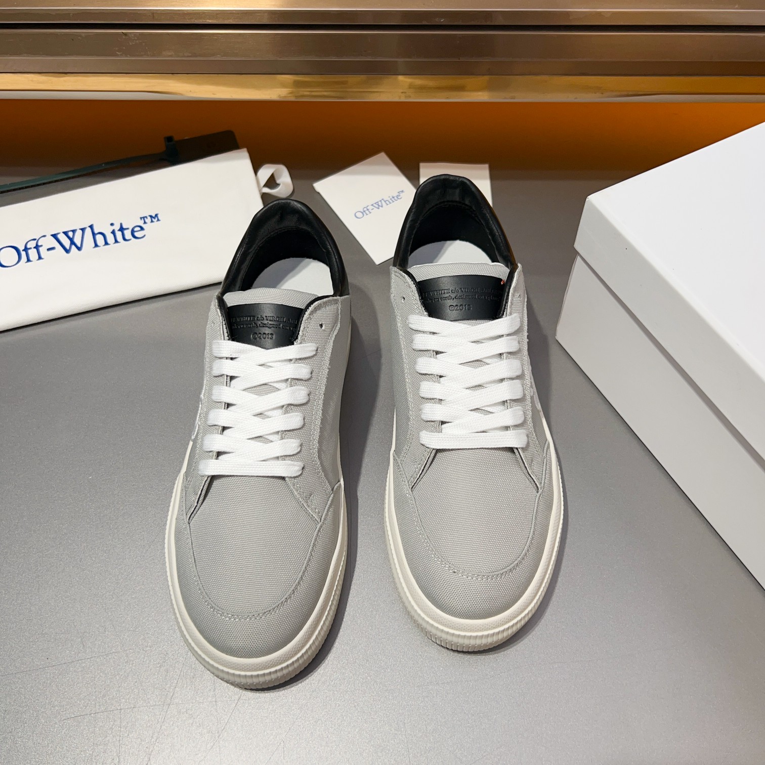 Off-White nuevas zapatillas deportivas con cordones y bloques de color, parte superior de piel de te