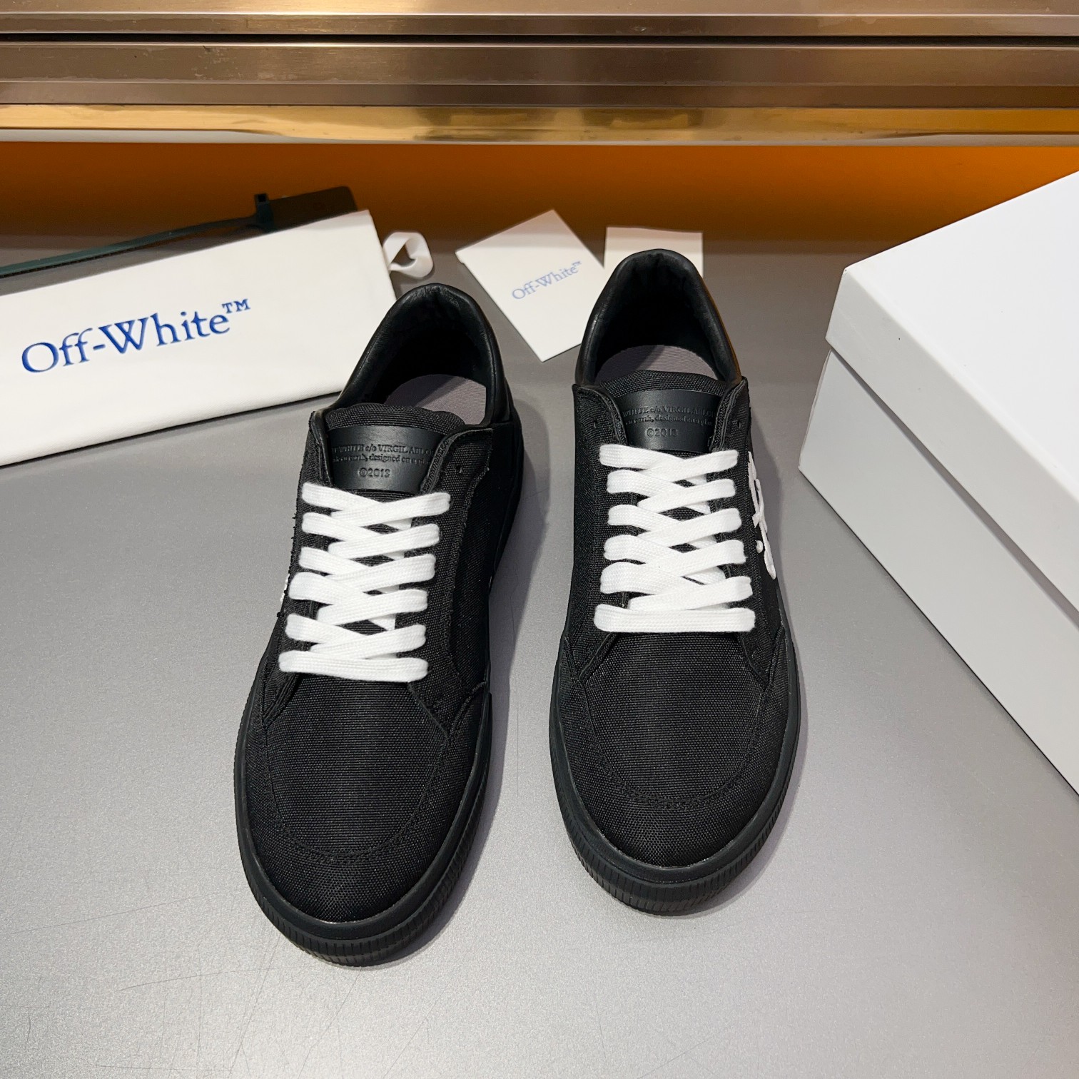 Off-White nuevas zapatillas deportivas con cordones y bloques de color, parte superior de piel de te