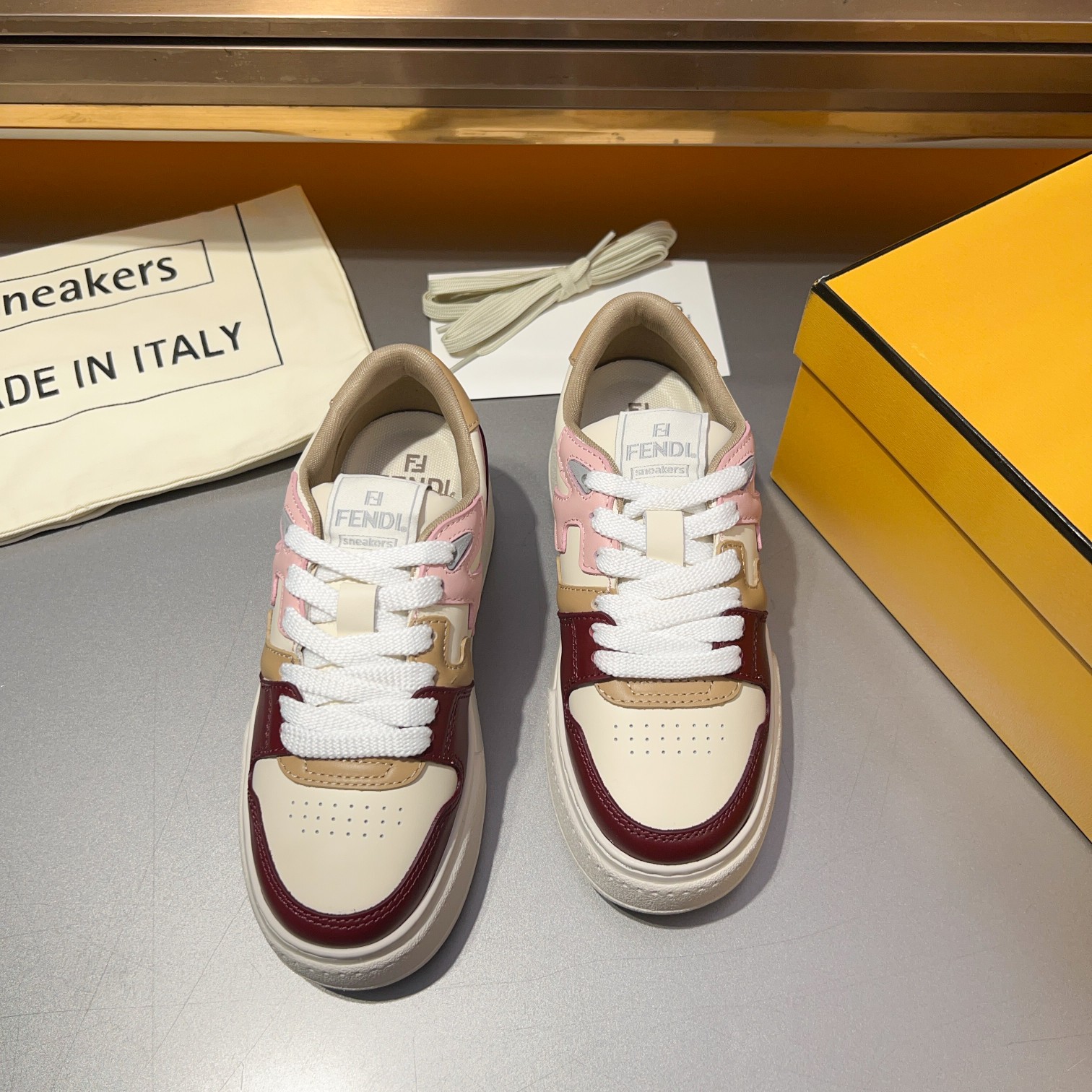 Fendi Match - Thick Bottom Shoes; Biscuit Shoes; Sneakers; Basketball Shoes......fendi match zapatil
