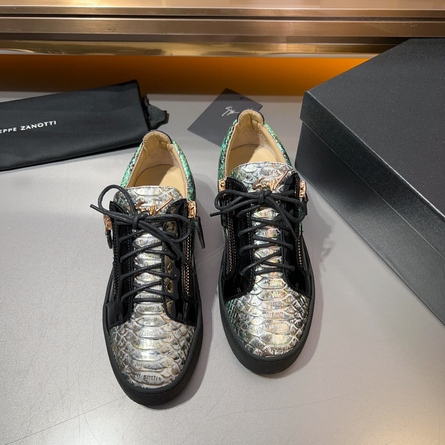 GZ Zapatillas de hombre Talon Print Eagle ClawEl estilo 'Talon' se ha rediseñado con 'Bandana' para 