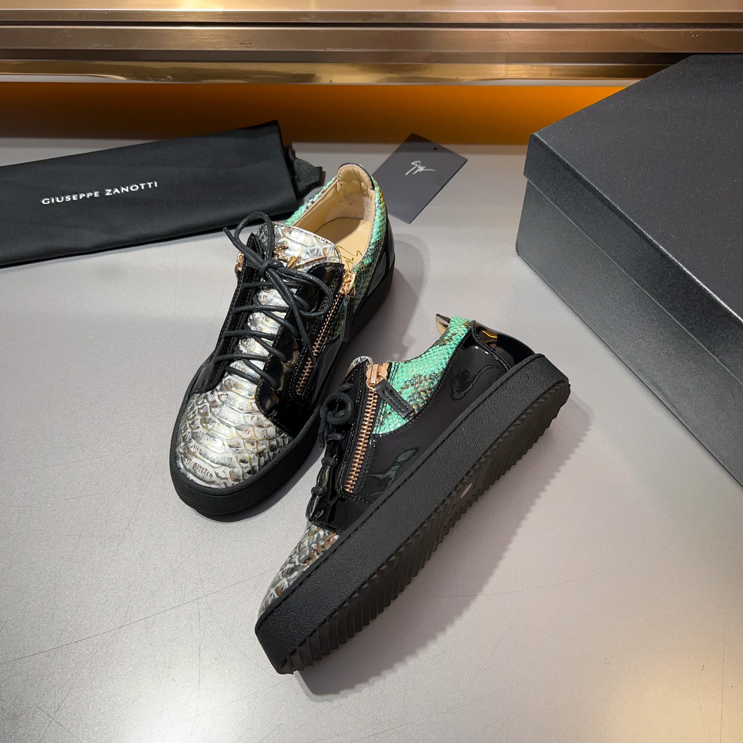 GZ Zapatillas de hombre Talon Print Eagle ClawEl estilo 'Talon' se ha rediseñado con 'Bandana' para 