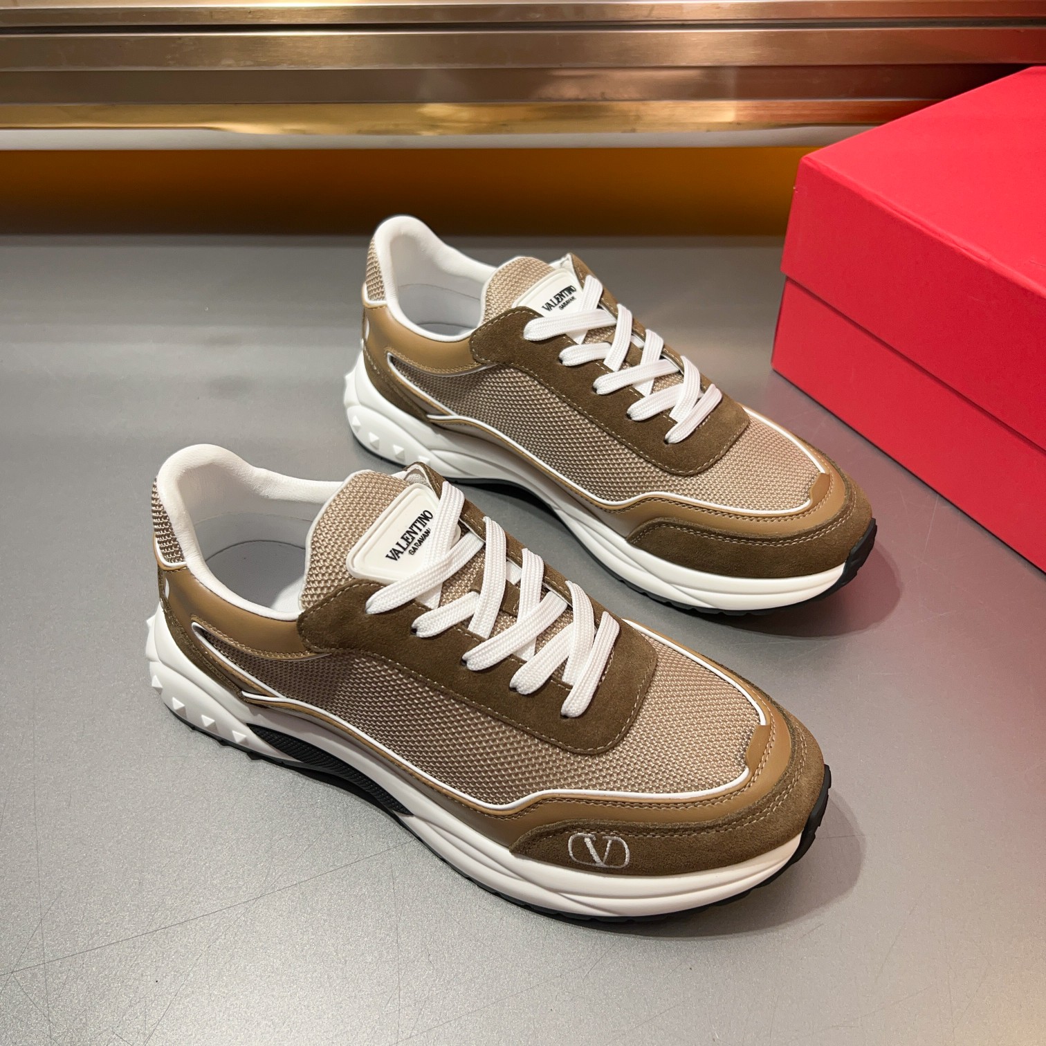 [VALENTINO] Valentino P370-Calidad de gama alta Original único - Parte superior - Nappa piel de bece