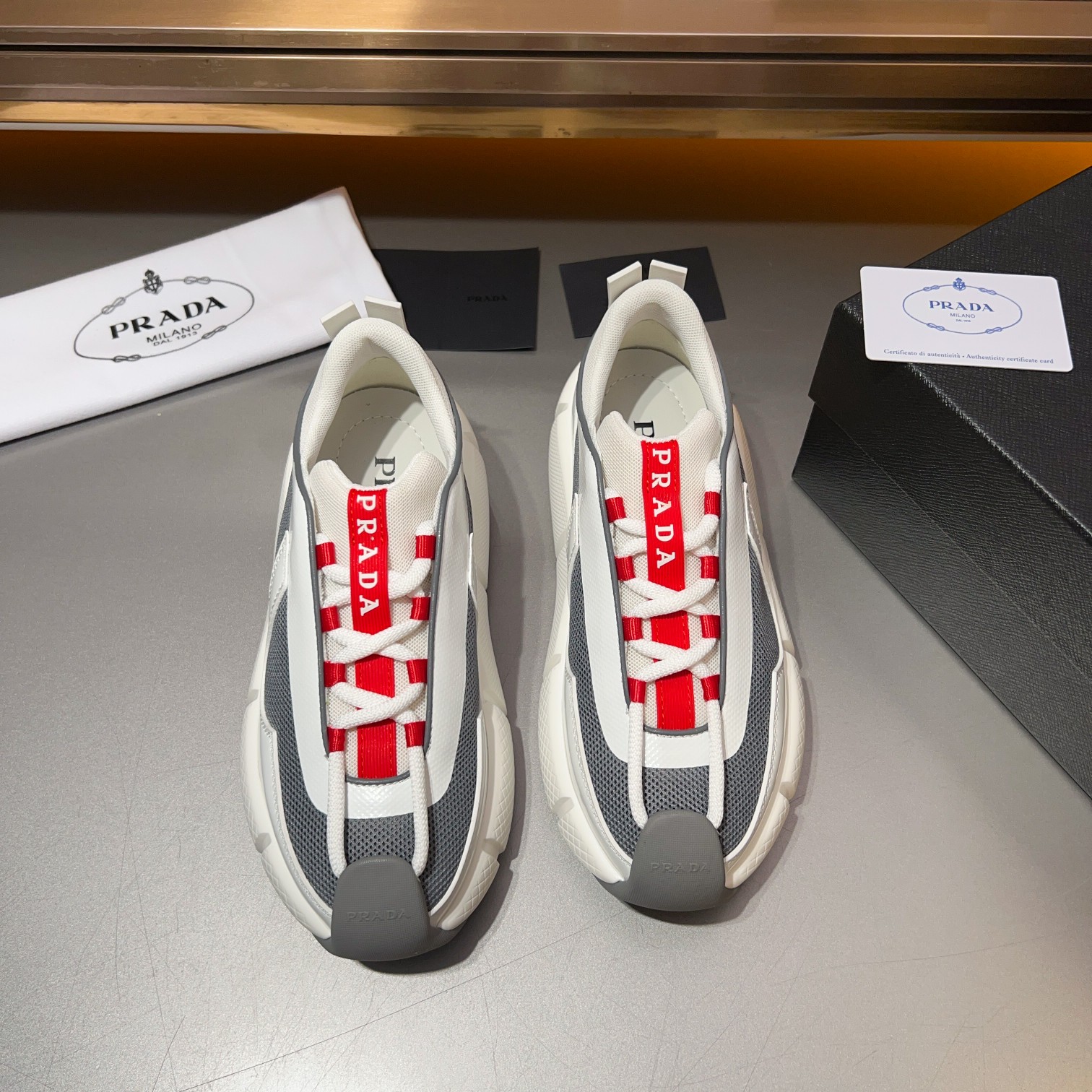 Sitio web oficial 1.1 PRADA/Prada hombres zapatillas de deporte casual de cuero con cordones, cuero 