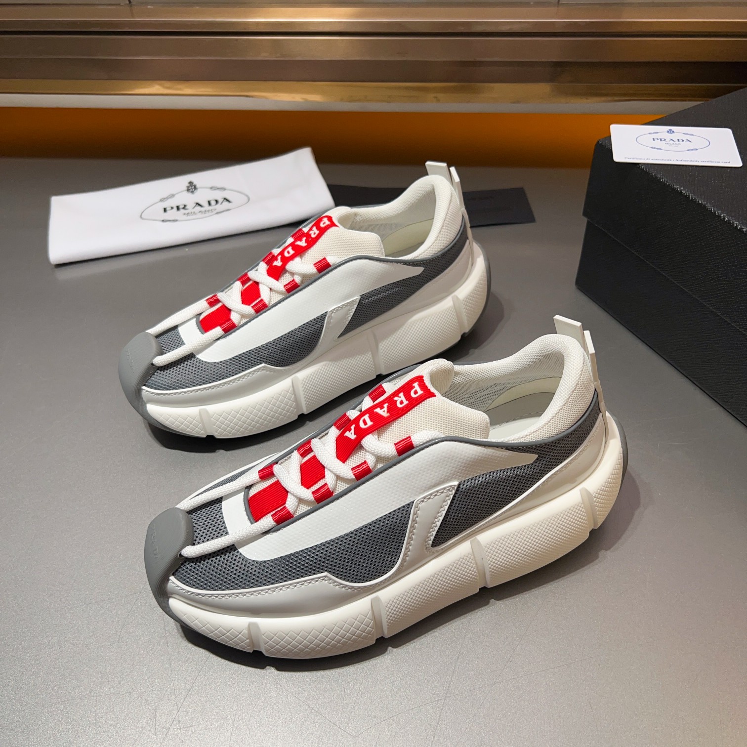 Sitio web oficial 1.1 PRADA/Prada hombres zapatillas de deporte casual de cuero con cordones, cuero 