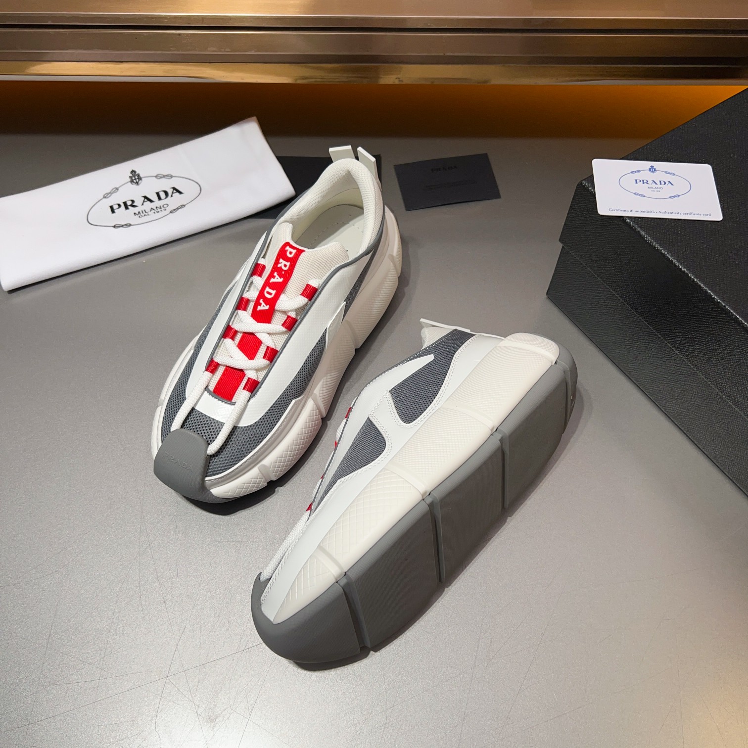 Sitio web oficial 1.1 PRADA/Prada hombres zapatillas de deporte casual de cuero con cordones, cuero 